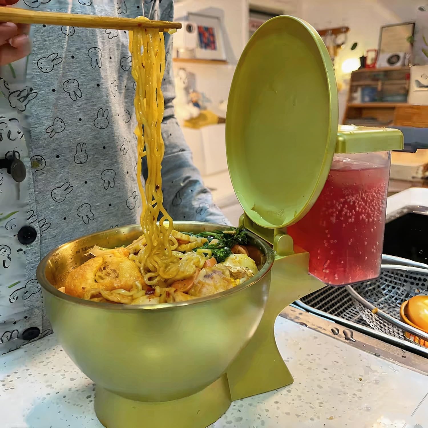 Nowatorski zestaw ceramicznych misek w kształcie toalety z wbudowanym kubkiem na napoje i słomką, zabawna miska do zupy ramen, kreatywny prezent dla miłośników jedzenia i prezent świąteczny