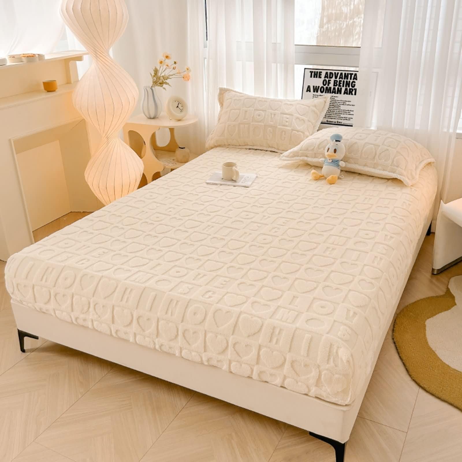 Bed Sheet Beige White with 2 Pillowcases 200 x 220 cm Set 3-Piece Cover Heart Pattern Fitted Sheet Quilted Textiles Classic Velvet Bedspread for Box Spring Bed and Water Bed