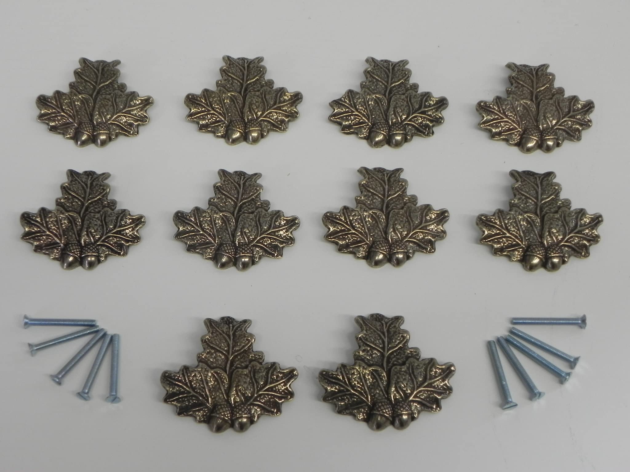 10 unidades de hojas de roble, decoración pequeña con rosca y tornillo para armas cuñas.