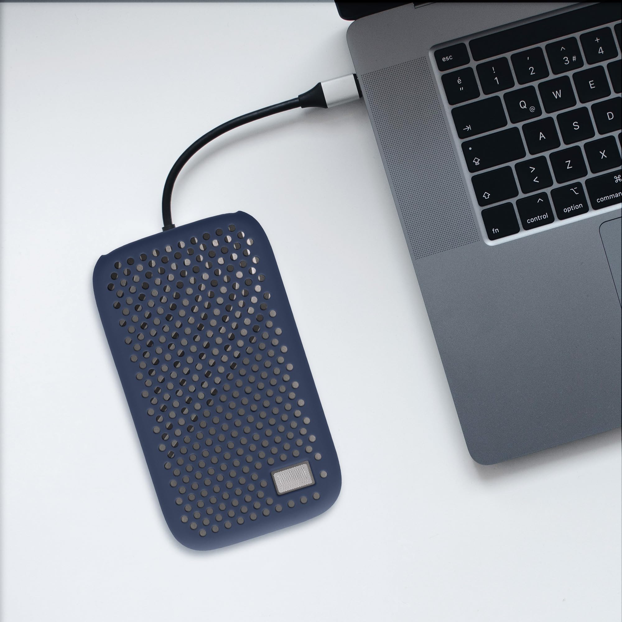 kwmobile Silikonowe etui kompatybilne z WD My Passport SSD 500 GB / 1T / 2T / 4T - etui ochronne na dysk SSD - ciemnoniebieskie