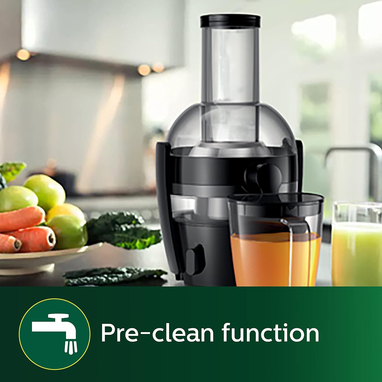 Philips HR1855 Juicer demonstrating the pre-clean function with water