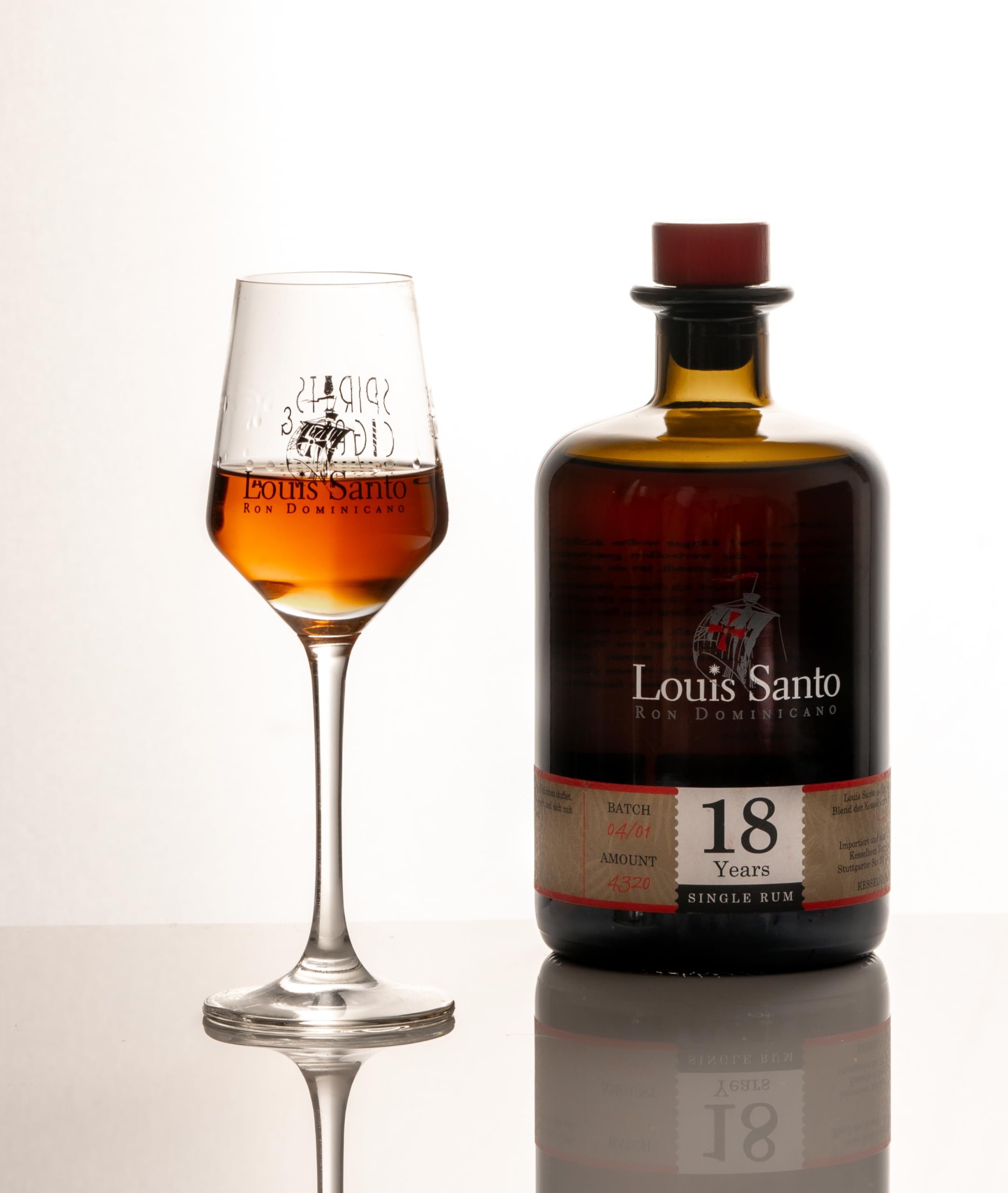 Louis Santo - Premium Single Rum 18 Jahre | Bourbon Cask | Aus Zuckerrohrsaft | inkl. 2 Nosing Gläser |Doppelgold prämiert | Ideal als Geschenkset | 44% Vol. | 0,5l |