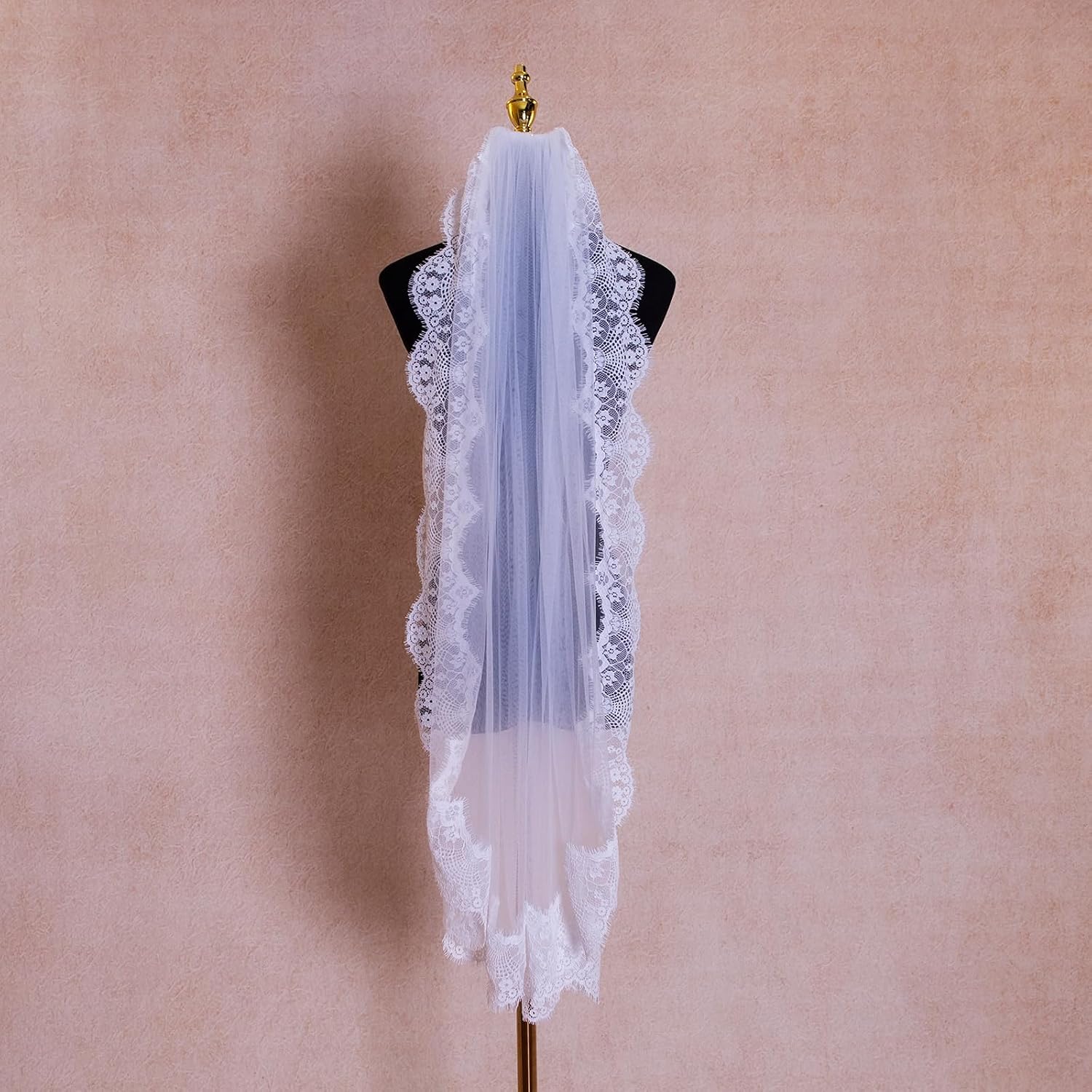 Lace Wedding Veils 1 Tier Fingertip Short Bridal Veil With Metal Comb for Brides