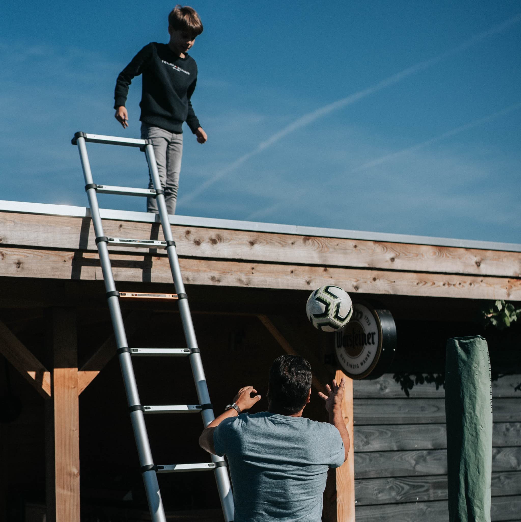 Batavia Giraffe Air Teleskopleiter Aluminium - 2,62m Ausziehleiter mit innovativer Soft-Close-Technologie für maximale Sicherheit - Kompaktes Design & 150kg Tragkraft für Profis & Heimwerker