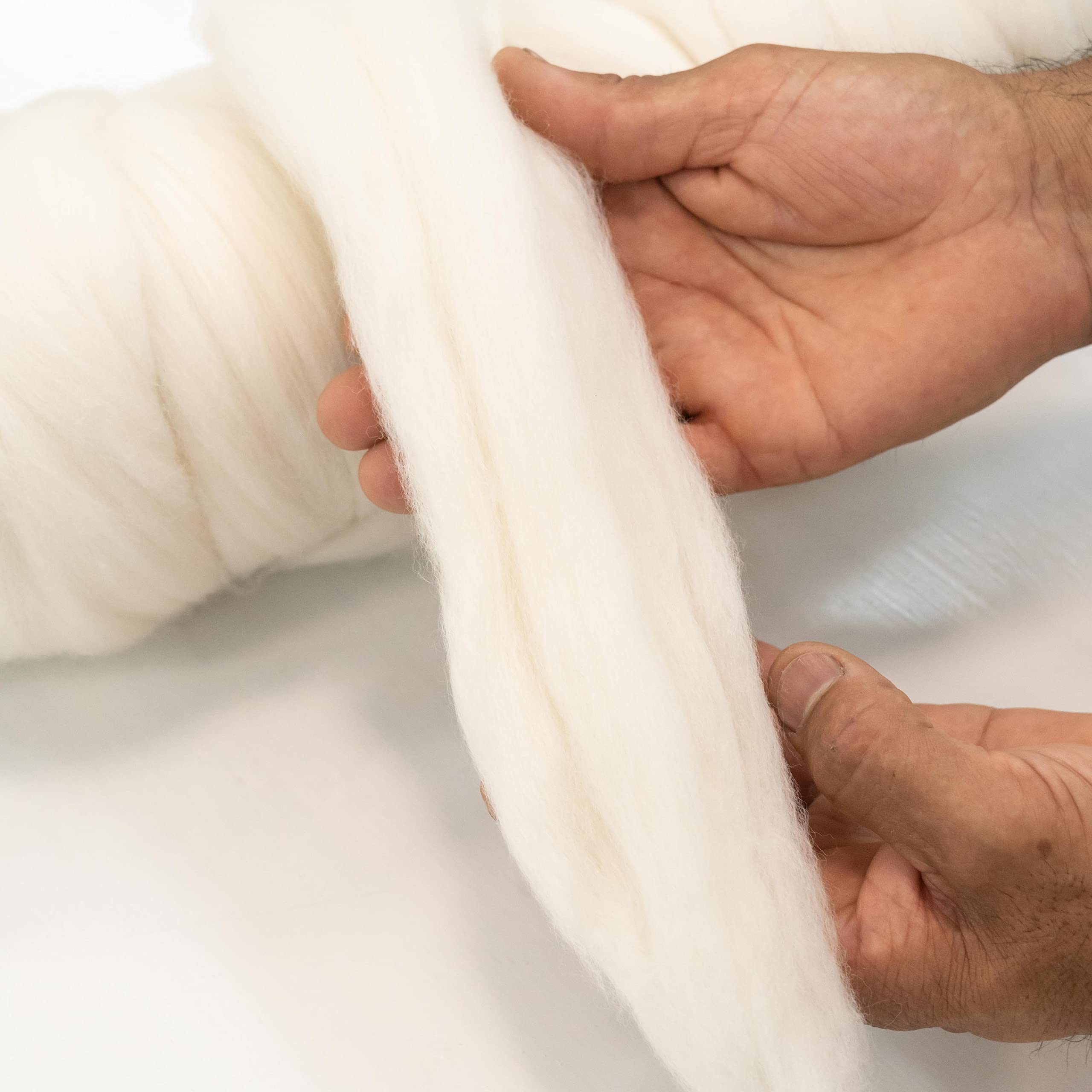 Lana merino fina, 1 libra. La mejor lana para fieltro de aguja, fieltro húmedo, manualidades y hilado. Hilo jumbo suave para tejer mantas a granel (fino color crudo merino)