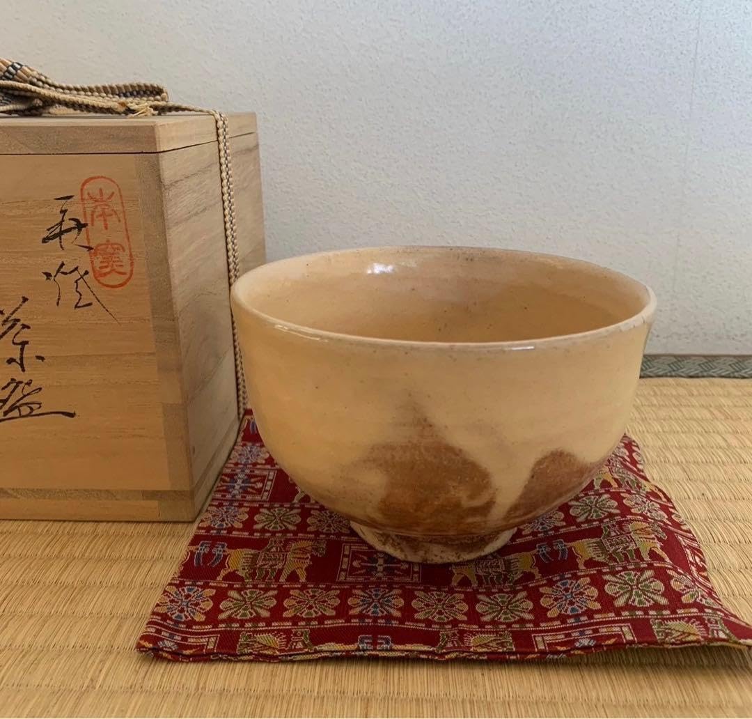 究極の古美術蔵から美しい幻想的な夕陽の陰陽の富士山の抹茶茶碗が出て