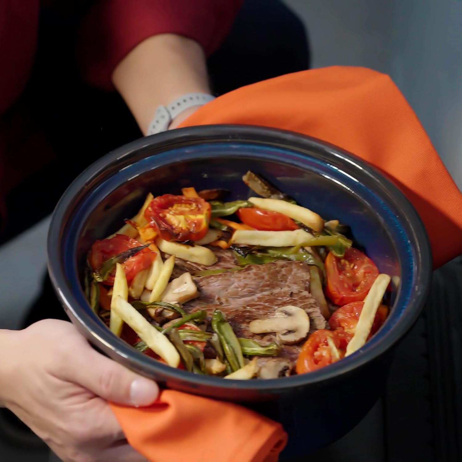 Handmade Stoneware Ceramic Casserole Dish Bakeware with Lid, 3.4 Quart, 10"W x 5"D, Oven to Table Ceramic Round Dish for Dinner and Party-Ocean Blue Color