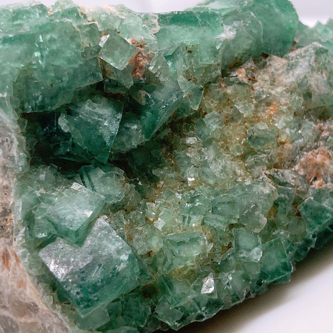 Amazon.co.jp: フローライト 蛍石 原石 鉱物標本 882 : おもちゃ