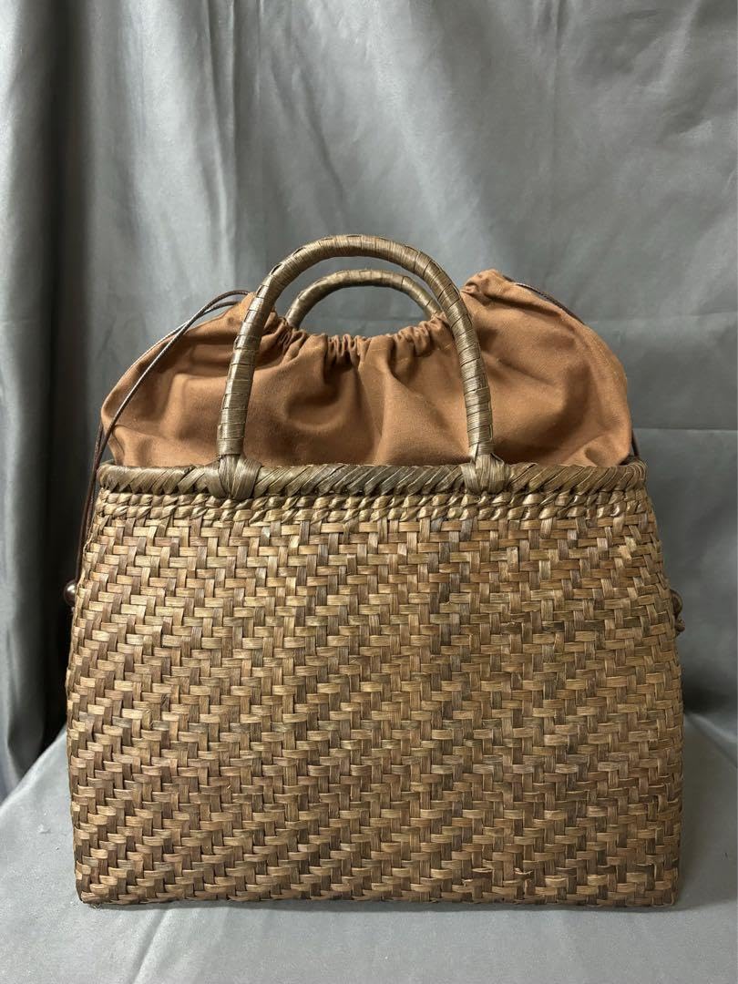 Amazon.co.jp: 白川郷 胡桃 国産蔓使用 匠の技 網代編み 山葡萄籠  