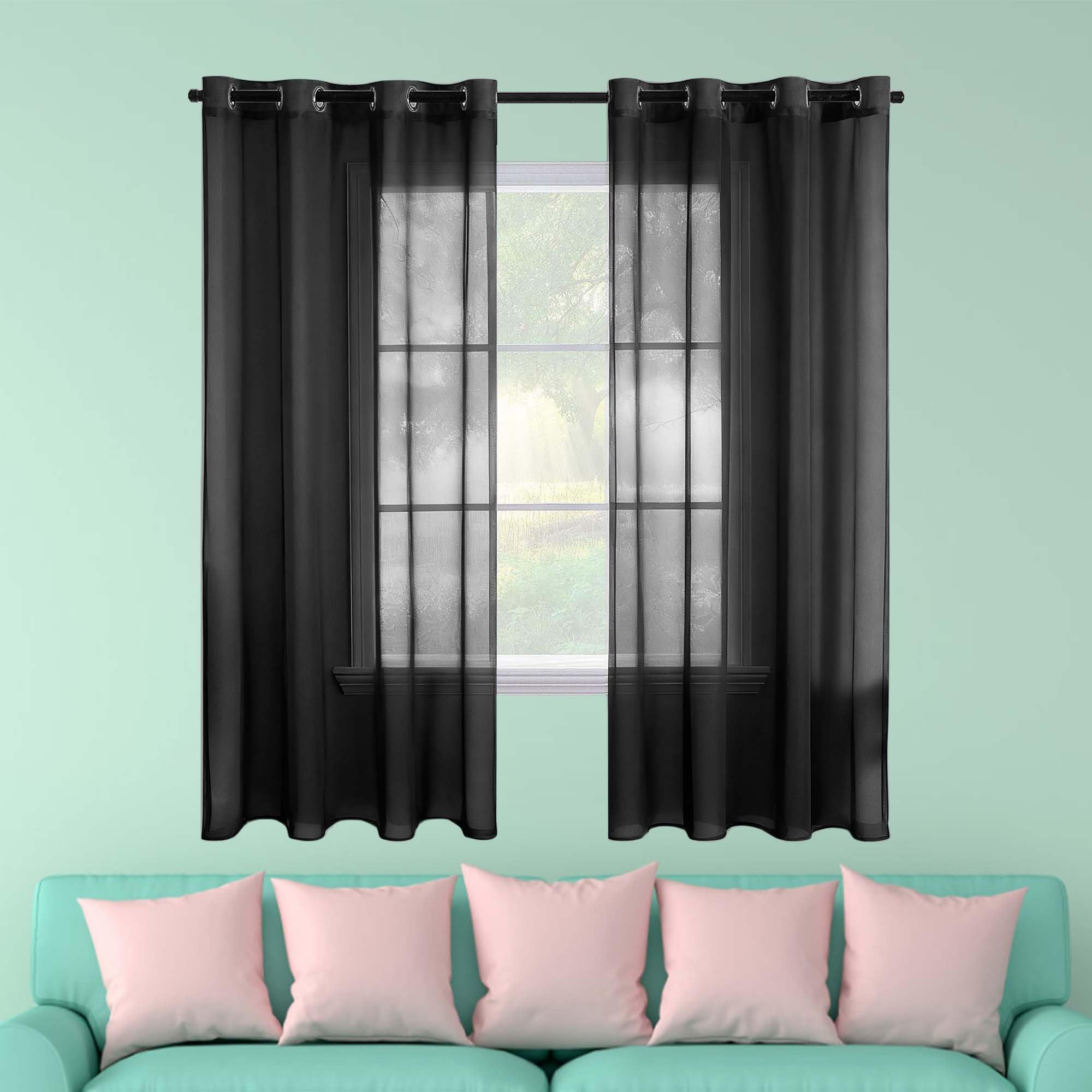 Rideau voilage anti regard noir translucide pour habiller un grand placard de chambre