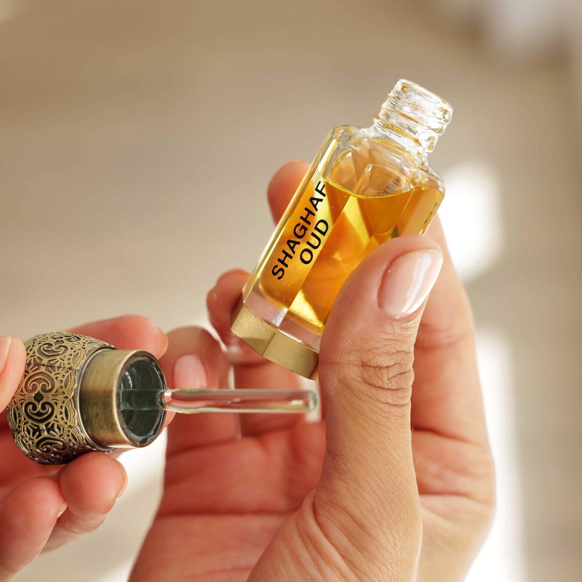 Swiss Arabian Shaghaf Oud skoncentrowany olejek zapachowy, uniseks, 12 ml, wykwintna mieszanka szafranu, róży i drewna agarowego, bogaty, orientalny zapach Oud