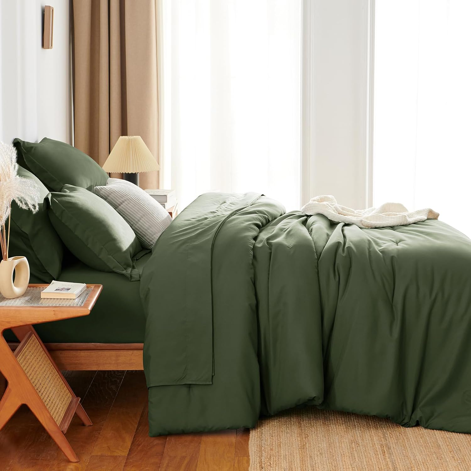 Olive Green Queen Comforter Set, 7 Pieces Bed in a Bag Queen Lightweight Bedding Set, All Season Soft 7PC Bed Set with Comforter, Flat Sheet, Fitted Sheet, Pillowcases & Pillow Shams - Image 8