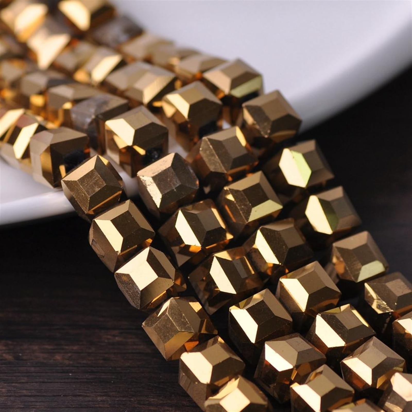 JINFEUGE 4/6Mm Glass Loose Crafts Beads Cube Square Faceted Czech Crystal for Home DIY Jewelry Making/D/4Mm 100Pcs