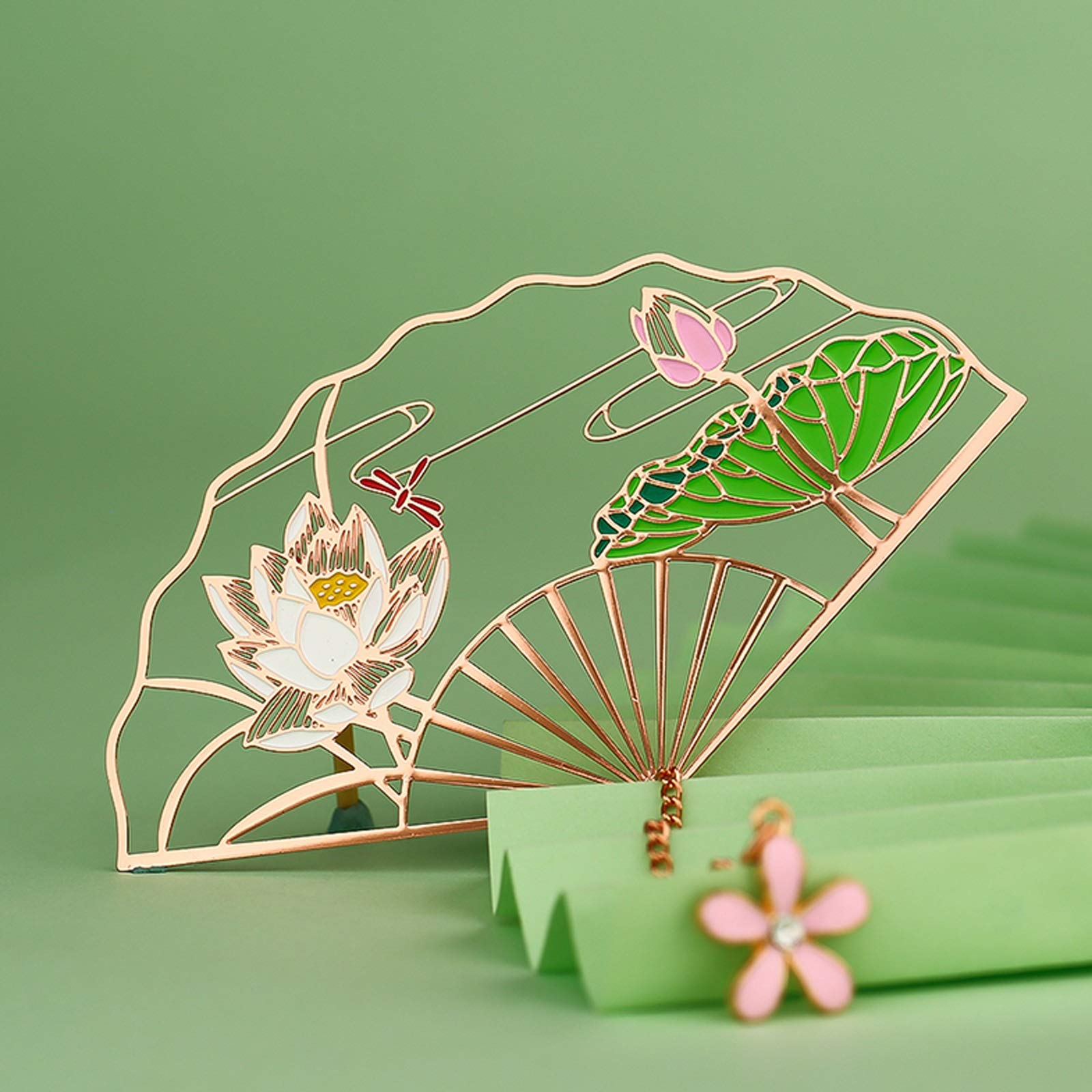 Signet Bookmarks culturels et créatifs en métal Exquisite Hollow Bookmark Page Bookmarker Un Cadeau Unique for Adultes et Enfants □ Tassel + Pendentif □ Signets
