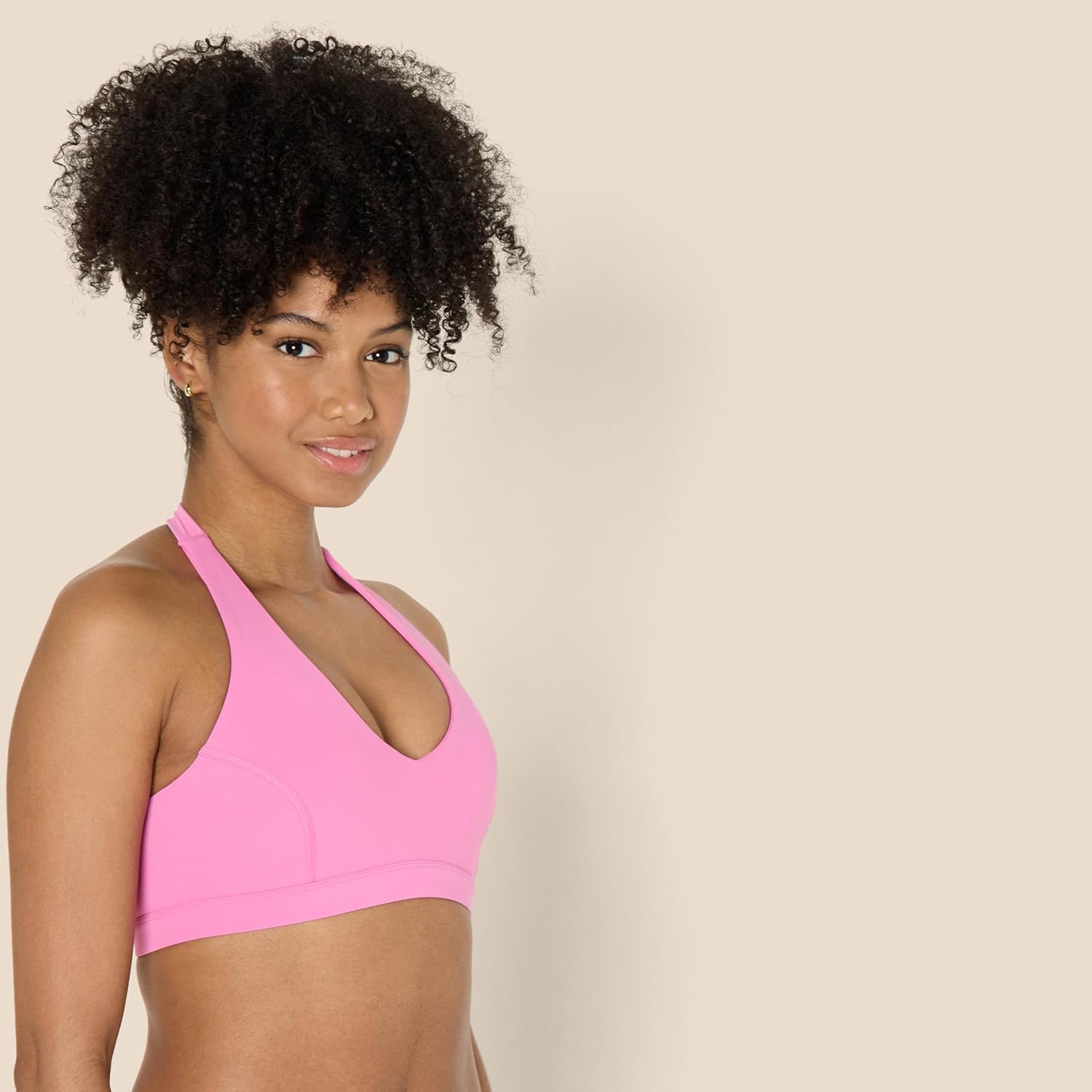 Amazon Essentials Womens Active FormFlex Buttery Soft Light Support Halter V-Neck Sports Bra - Image 2