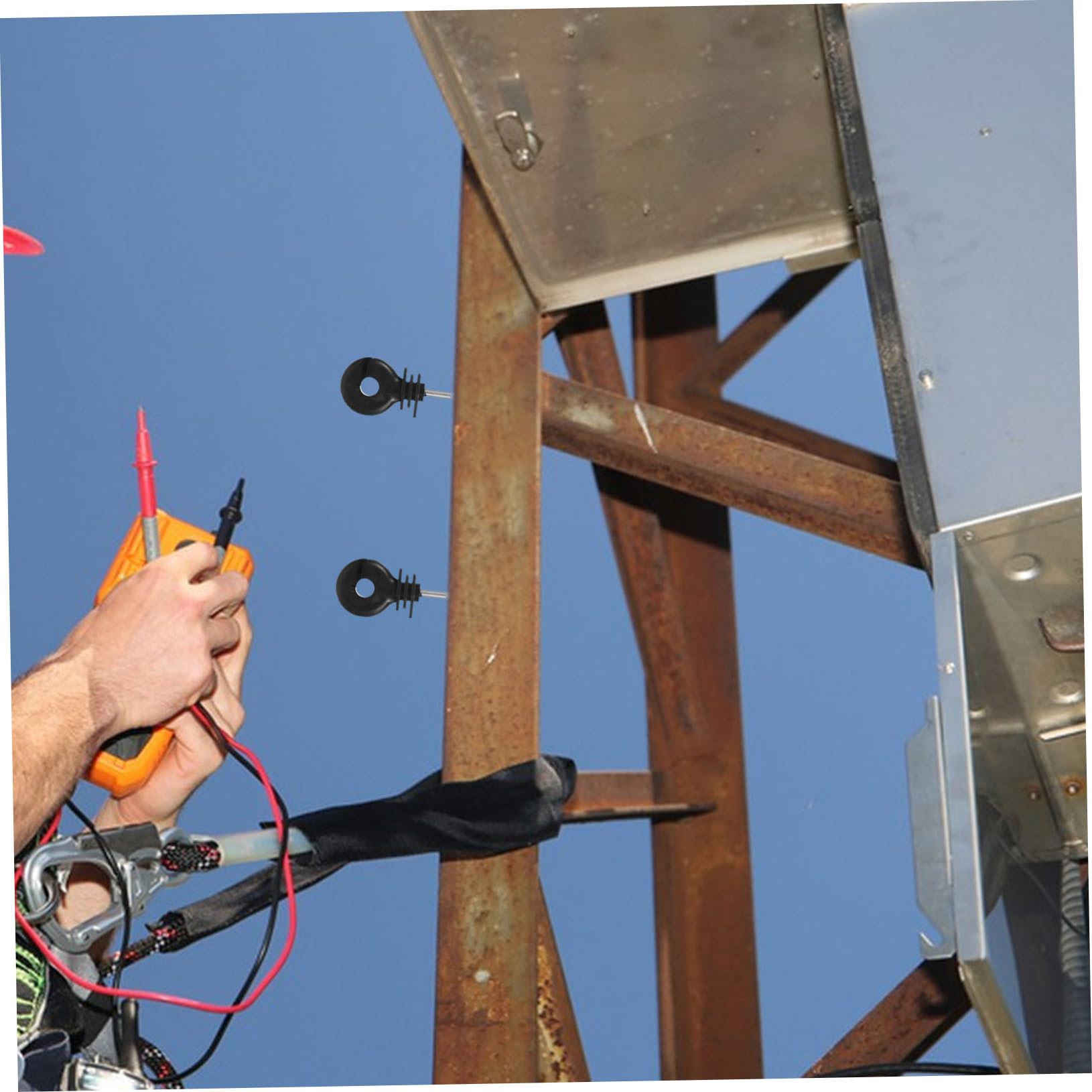 CHILDWEET 100 Stück Schraubisolatoren für Elektrozaun Isolatoren für Holzpfosten aus Kunststoff und Eisen Wetterfest für Weiden und Hochspannungssysteme