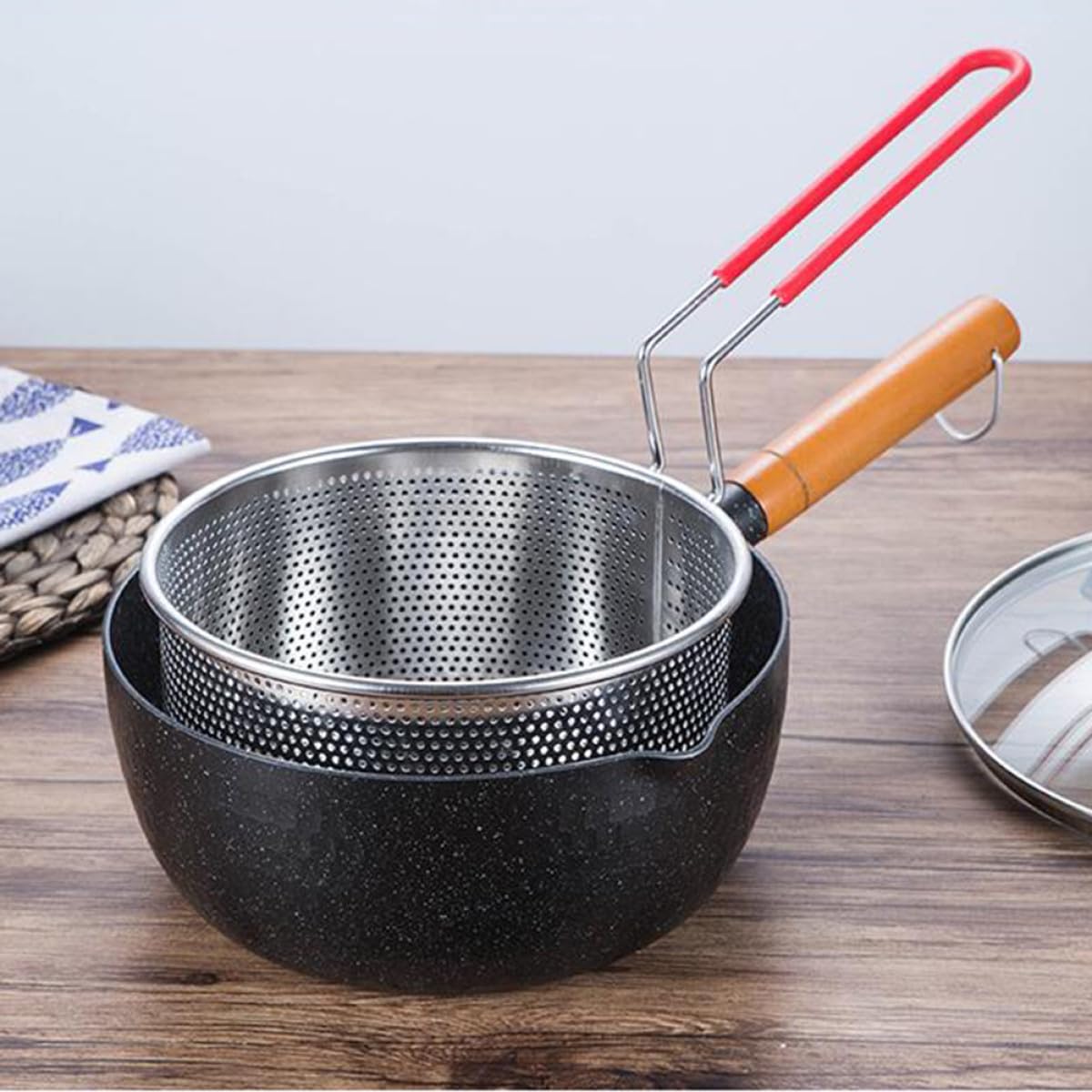 MAGICLULU Colador de Acero Inoxidable 304 de 18cm, Cuchara Coladora Agujeros Finos, Resistente al Calor, para Frituras y Pasta, Uso Doméstico y Profesional, Utensilio de Cocina Esencial