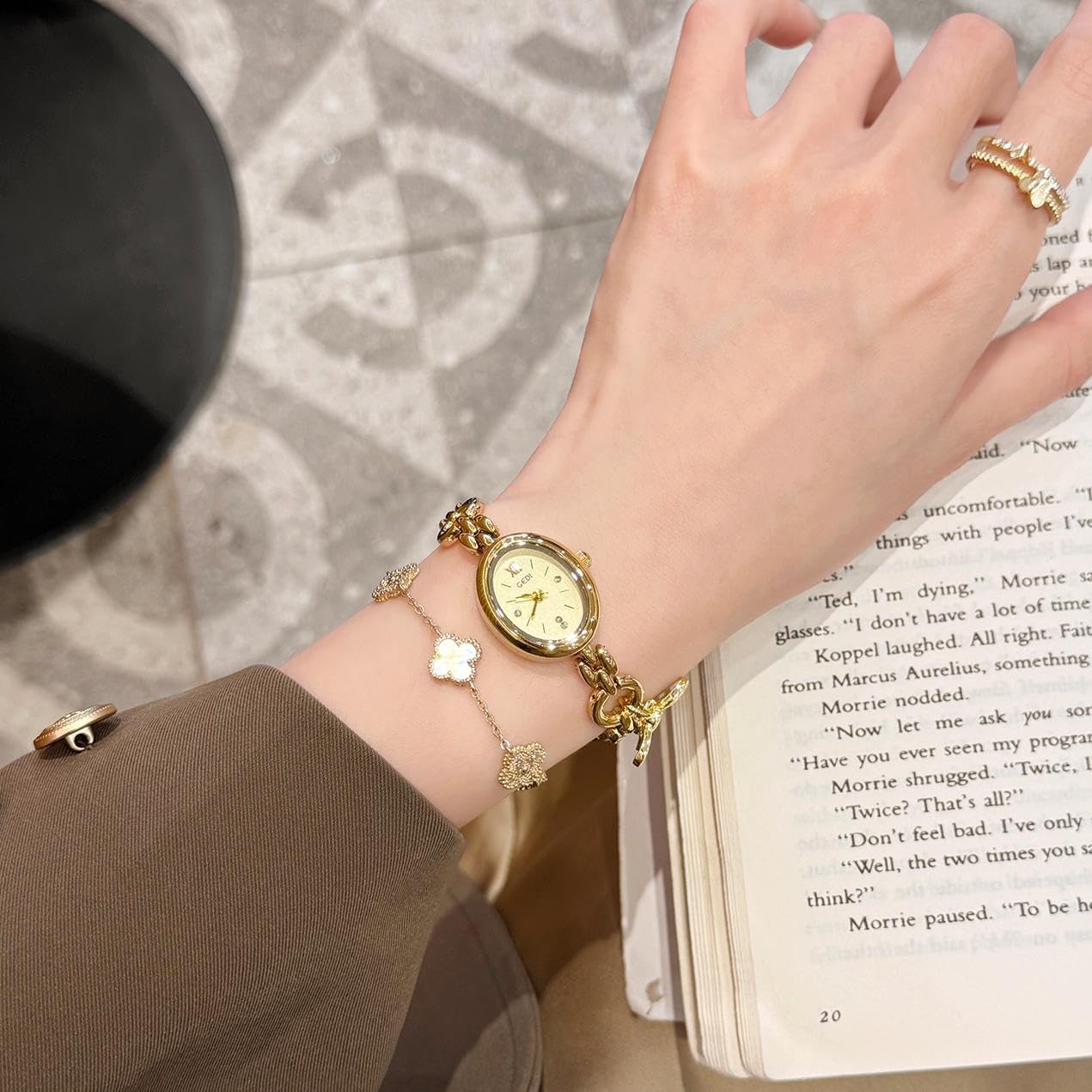 CARLIEN Orologio al quarzo ovale dorato da donna – cinturino sottile in lega di acciaio – numeri romani – orologio elegante e delicato da donna