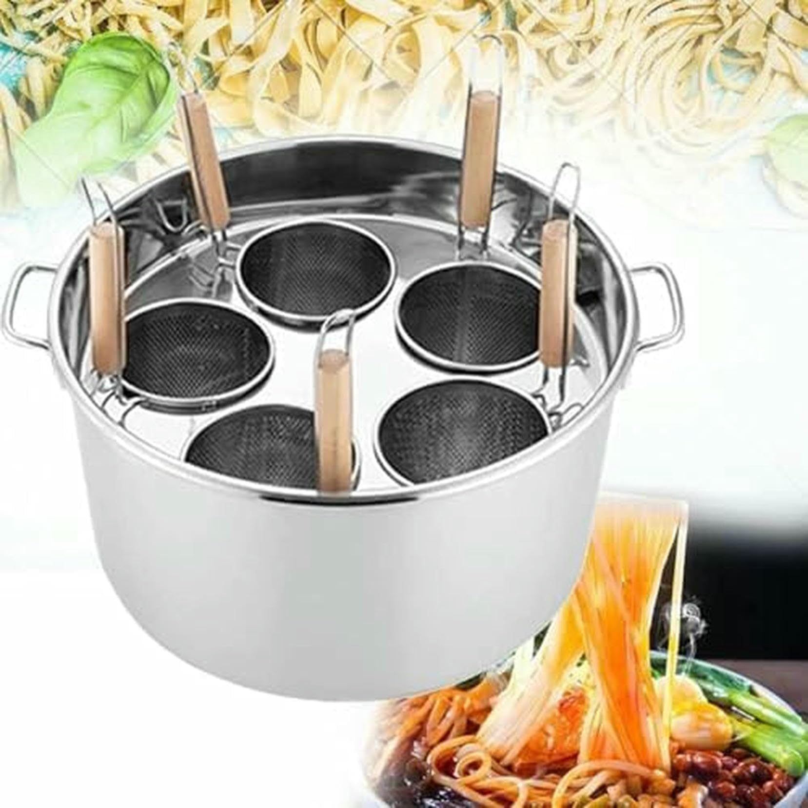 Pot pour faire des nouilles maison et légumes frais en cuisine familiale