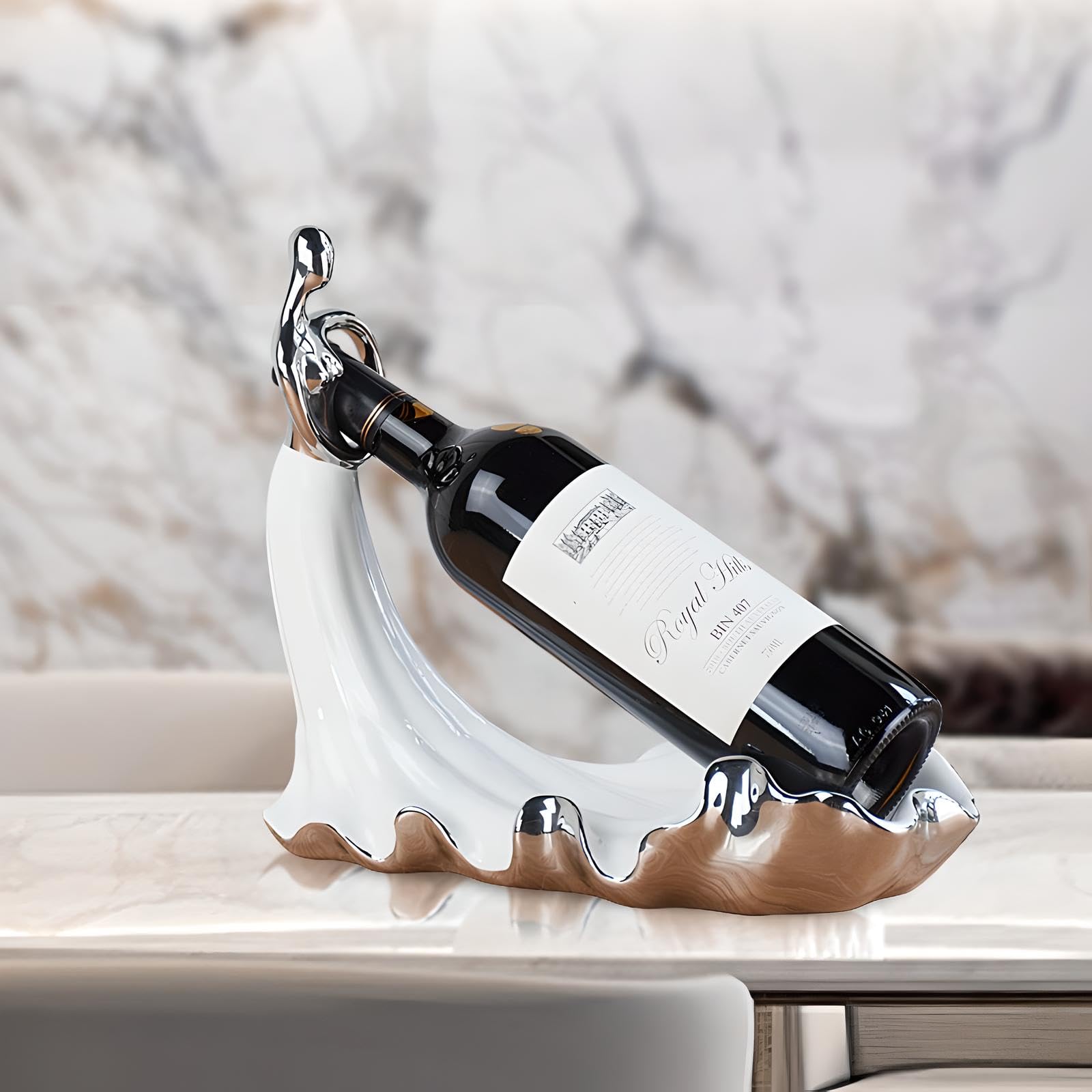 Dekoracyjny stojak na wino z białej ceramiki z szarymi metalicznymi detalami – nowoczesny design ze stylizowaną figurą – elegancki uchwyt na wino na stół, do kuchni, salonu lub na prezent – 30 x 15 x