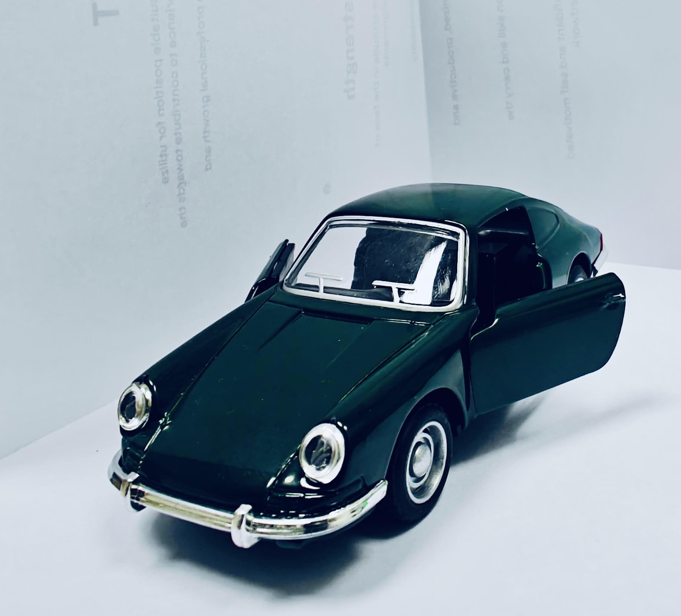 Vintage Car Model, Retro Diecast Vehicle Toy, Classic Car Figurine Collectible for Kids and Adults