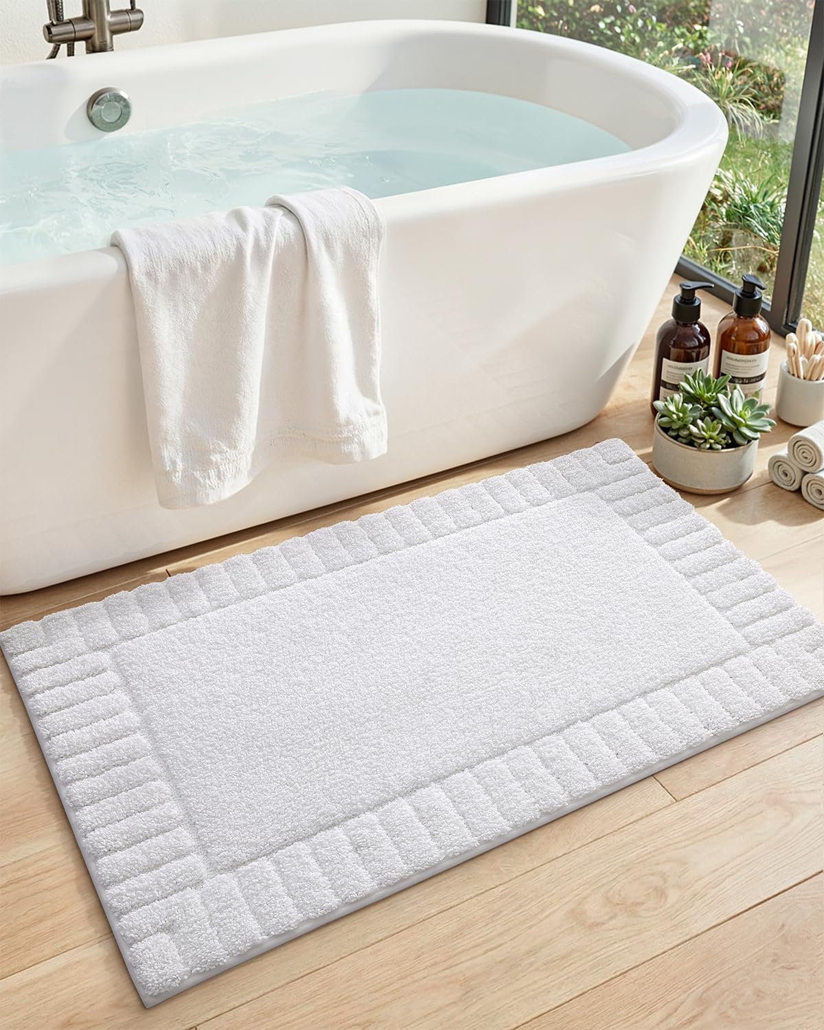 Tapis de bain absorbant lavable DEXI blanc, idéal pour les sorties de douche familiales