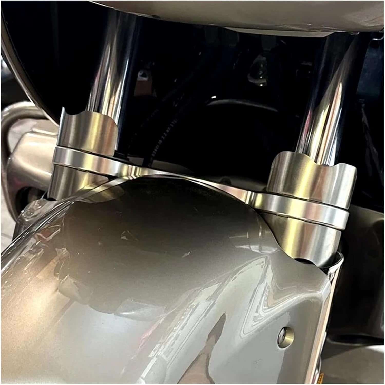 ruixingdianzishangwu Front Fork Brace Fork Stabilizer Aluminum Bracket Compatible With Goldwing GL1800 2001-2017 F6B 2013-2016 Goldwing 1800 AIRBAG(Type 1 black)