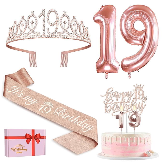 19岁生日装饰套装，包括生日 tiara、披带、蛋糕装饰、烛光和玫瑰金气球
