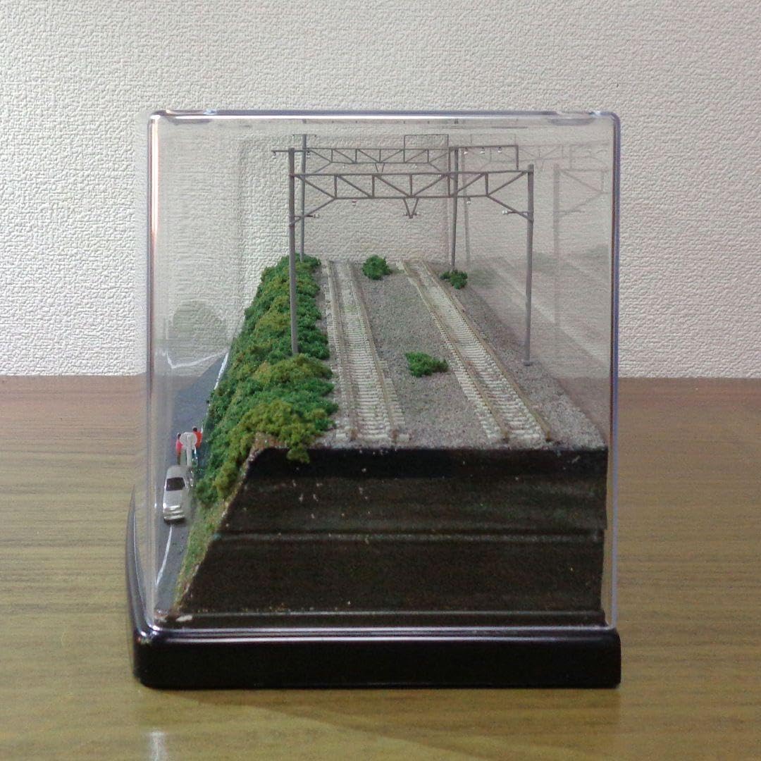 Nゲージジオラマ 鉄道模型 秋 紅葉 渓谷 駅 LED照明付き Nゲージ