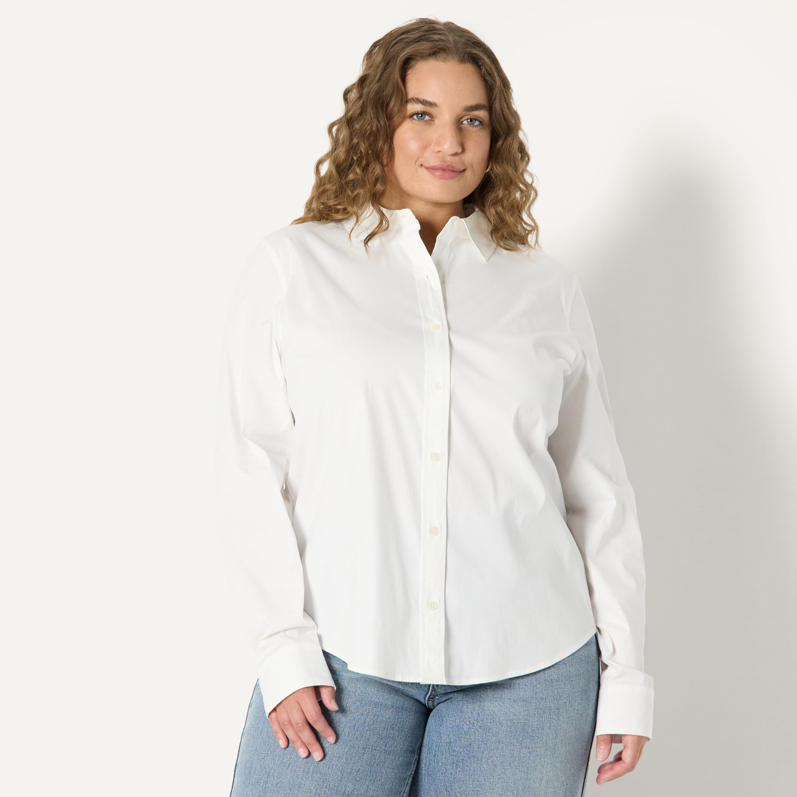 Amazon Essentials Chemise Habillée et Boutonnée en Popeline Extensible Femme