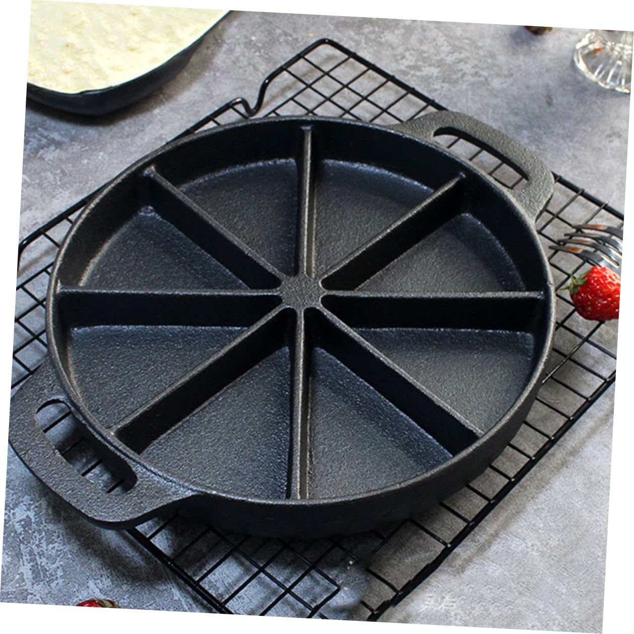 NUOBESTY Gusseisen Brotbackform mit Antihaftbeschichtung Keilförmige Pfanne mit Doppelten Ohrgriffen 21cm Multifunktionspfanne für Herd und Backofen