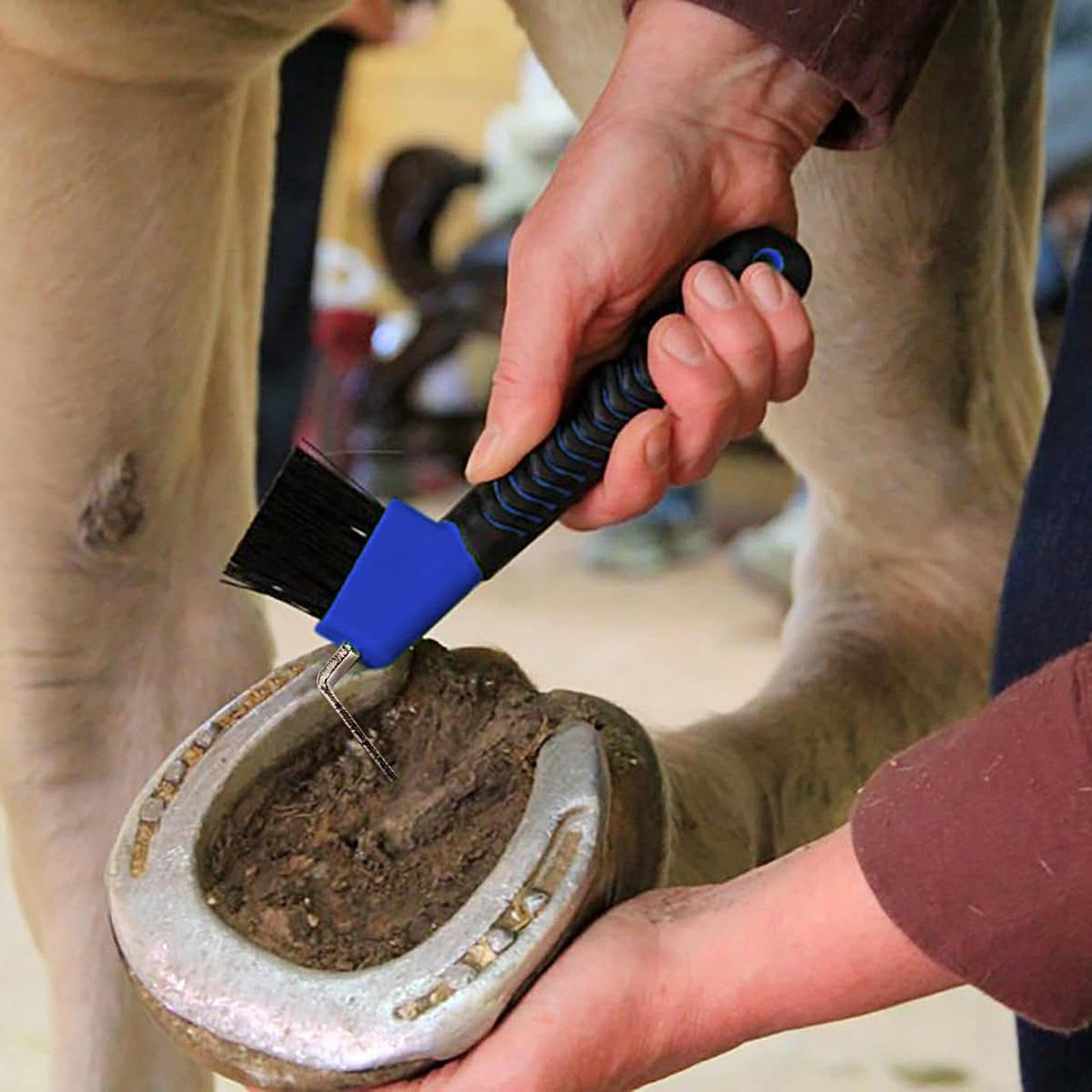 -piedi per cavalli, -piede portatile - multifunzionale per zoccoli da cavallo con impugnatura in gomma morbida pulisce case o stalle che necessitano di una buona pulizia.