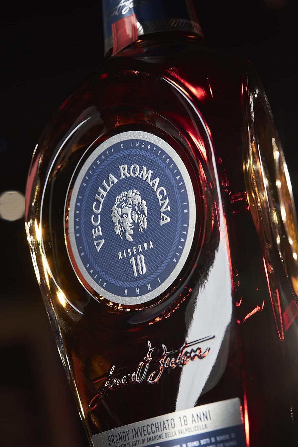 Vecchia Romagna Riserva 18 Jahre 70cl - Blend aus in Weinfässern des Amarone della Valpolicella gereiften Bränden. 43.8% vol.