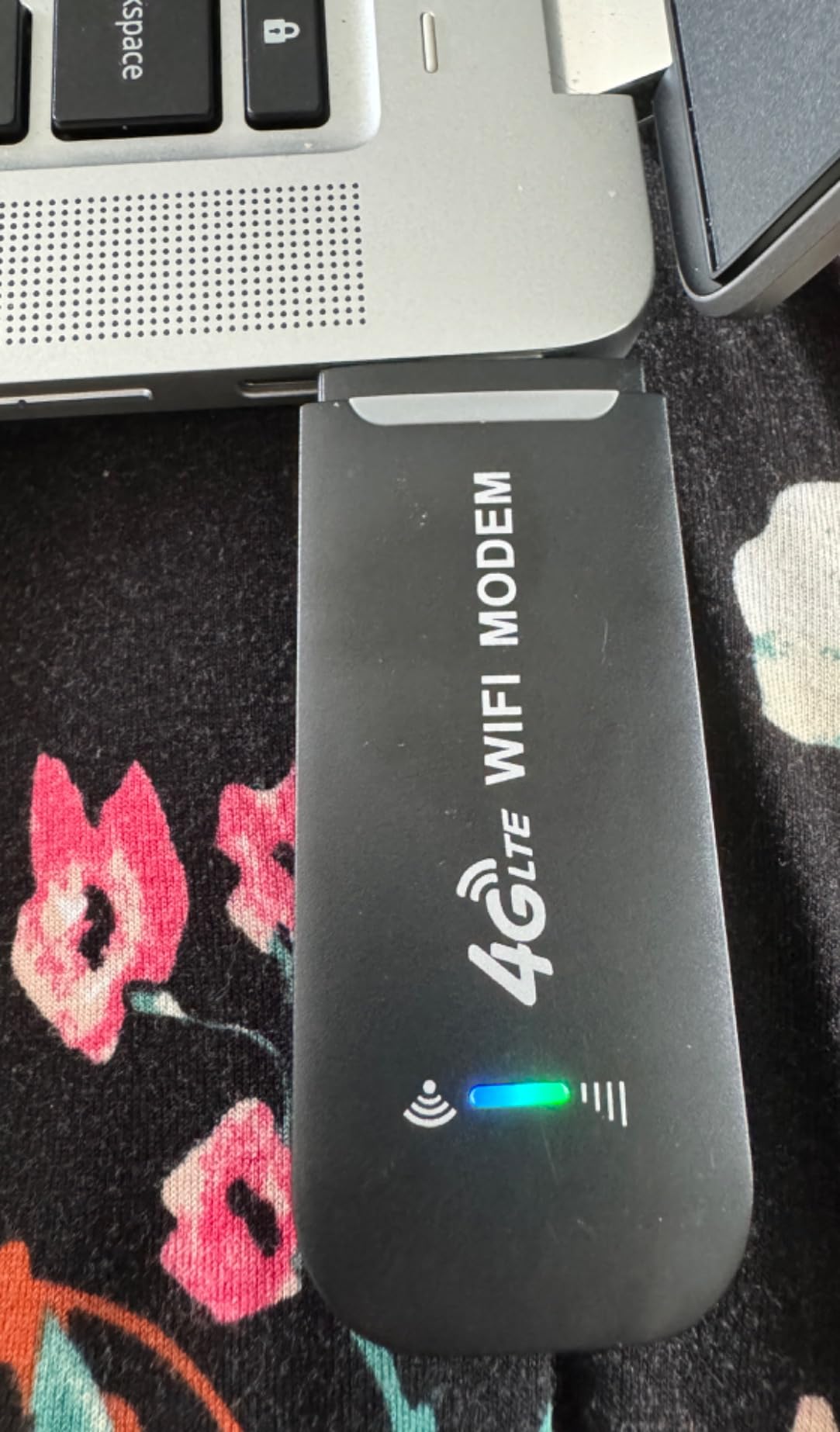 Hotspot WiFi 4G LTE Portatile 300Mbps – Connetti Fino A 10 Dispositivi, Plug & Play, Crittografia WPA2, Alimentazione USB