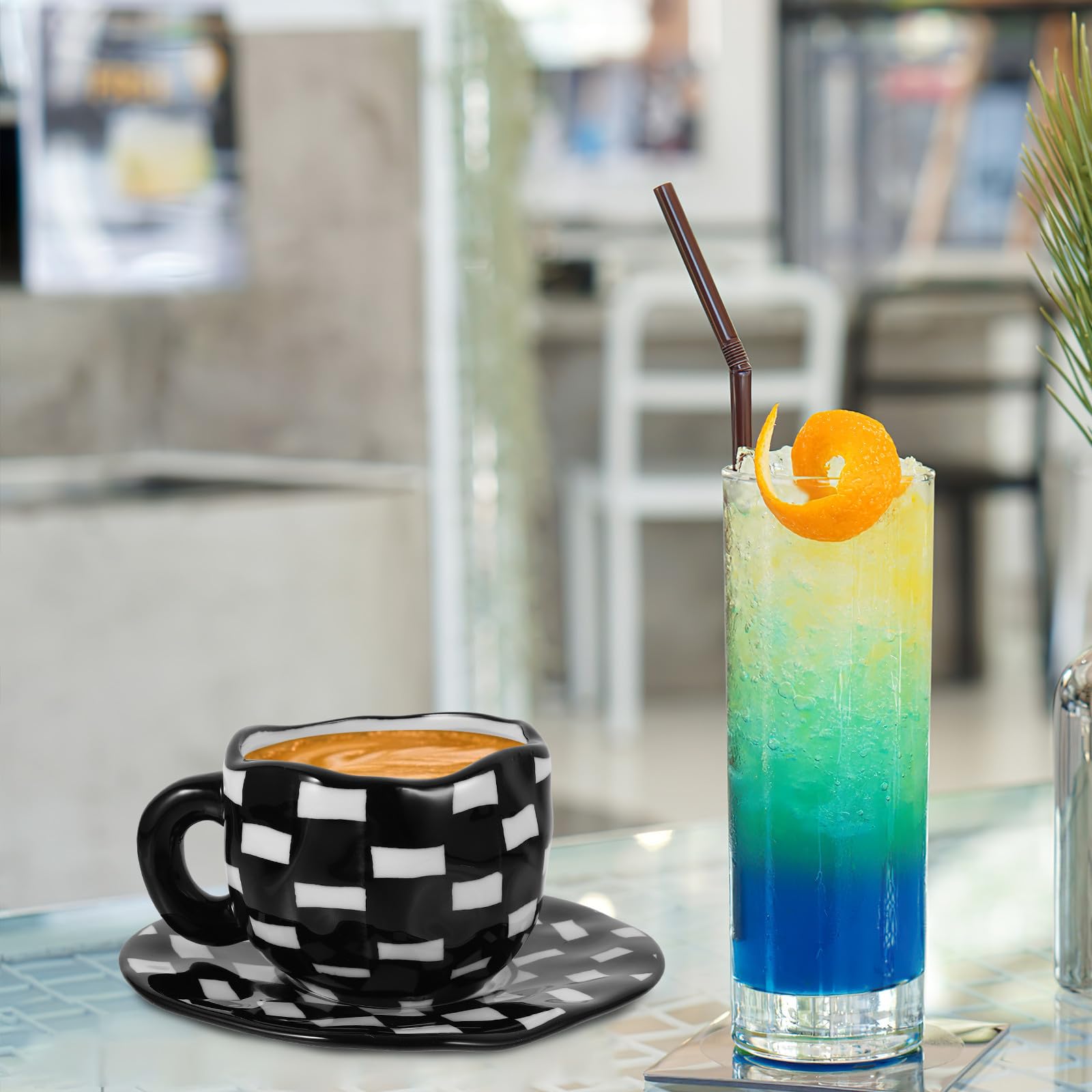 Karierter Becher mit Untertasse Satz aus Keramik Schwarz | Wasser und Fruchtsaft, Robust Verarbeitet, Leicht zu Reinigen, für Restaurant und Café