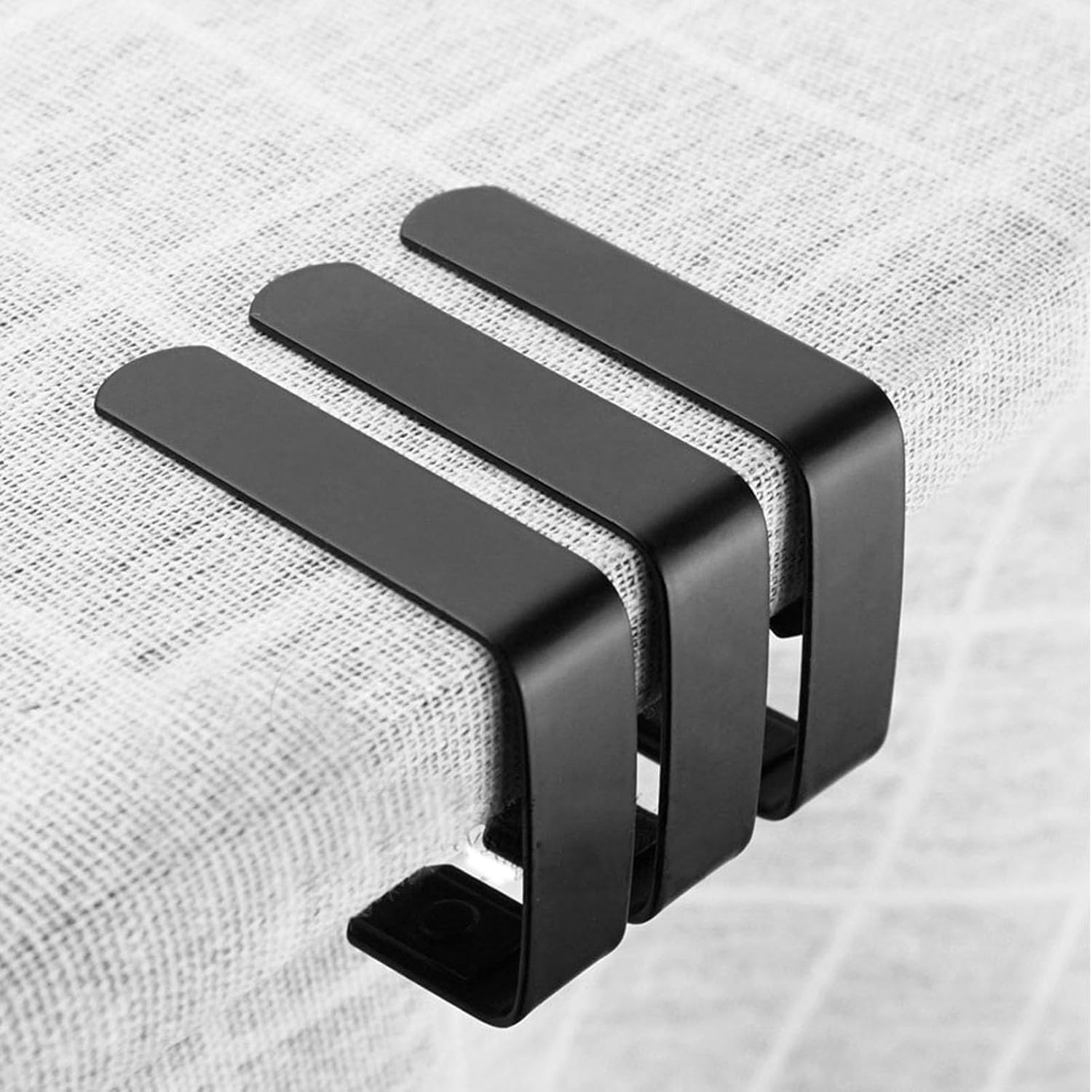 Horoper Table Cloth Clips, 4pcs Large Table Cloth Cover Clips Stainless Steel Anti Slip Tablecloth Holder Clamps 5 * 4cm