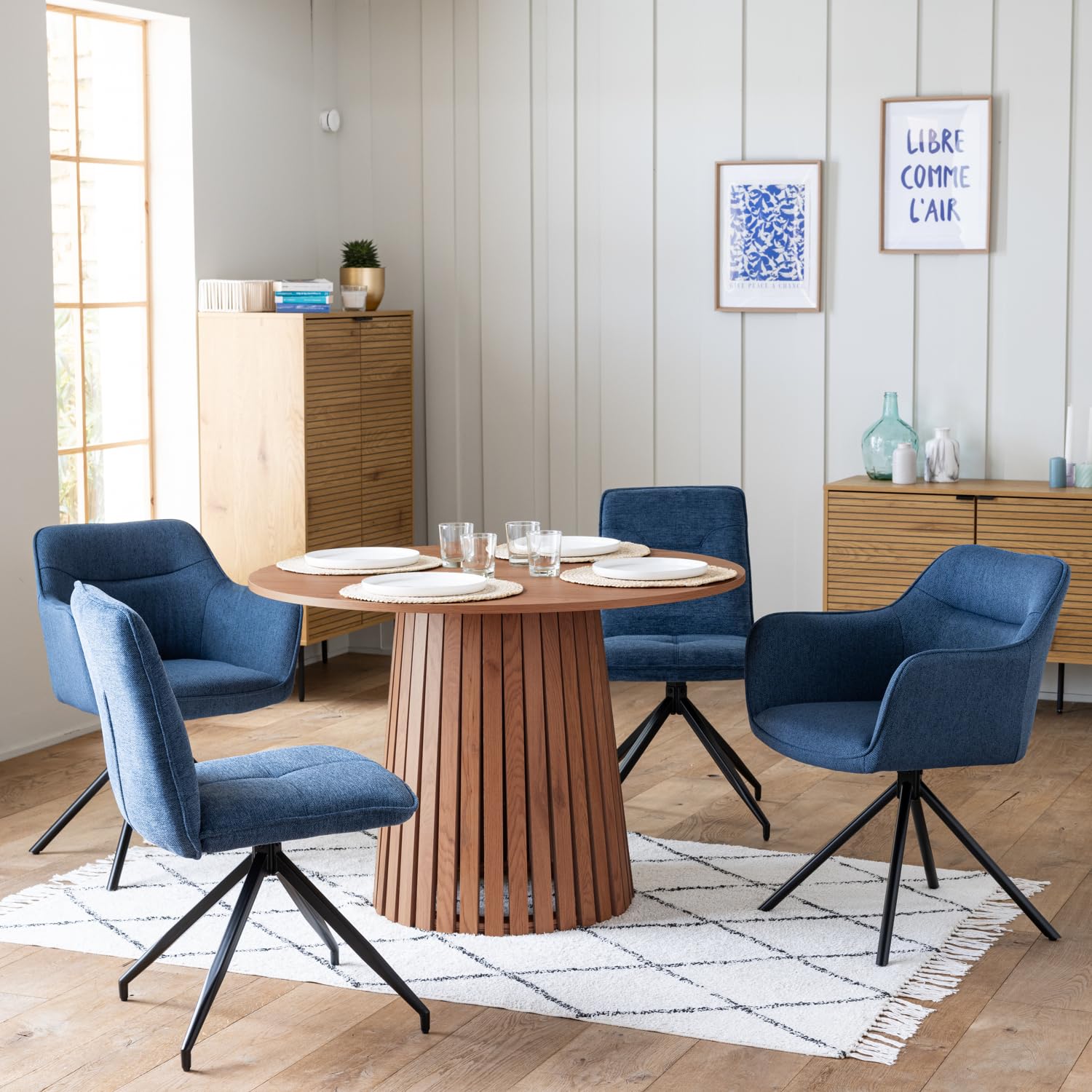 Stół do jadalni LIV, ciemne drewno, 5 krzeseł, okrągły design, styl skandynawski, średnica 110 cm