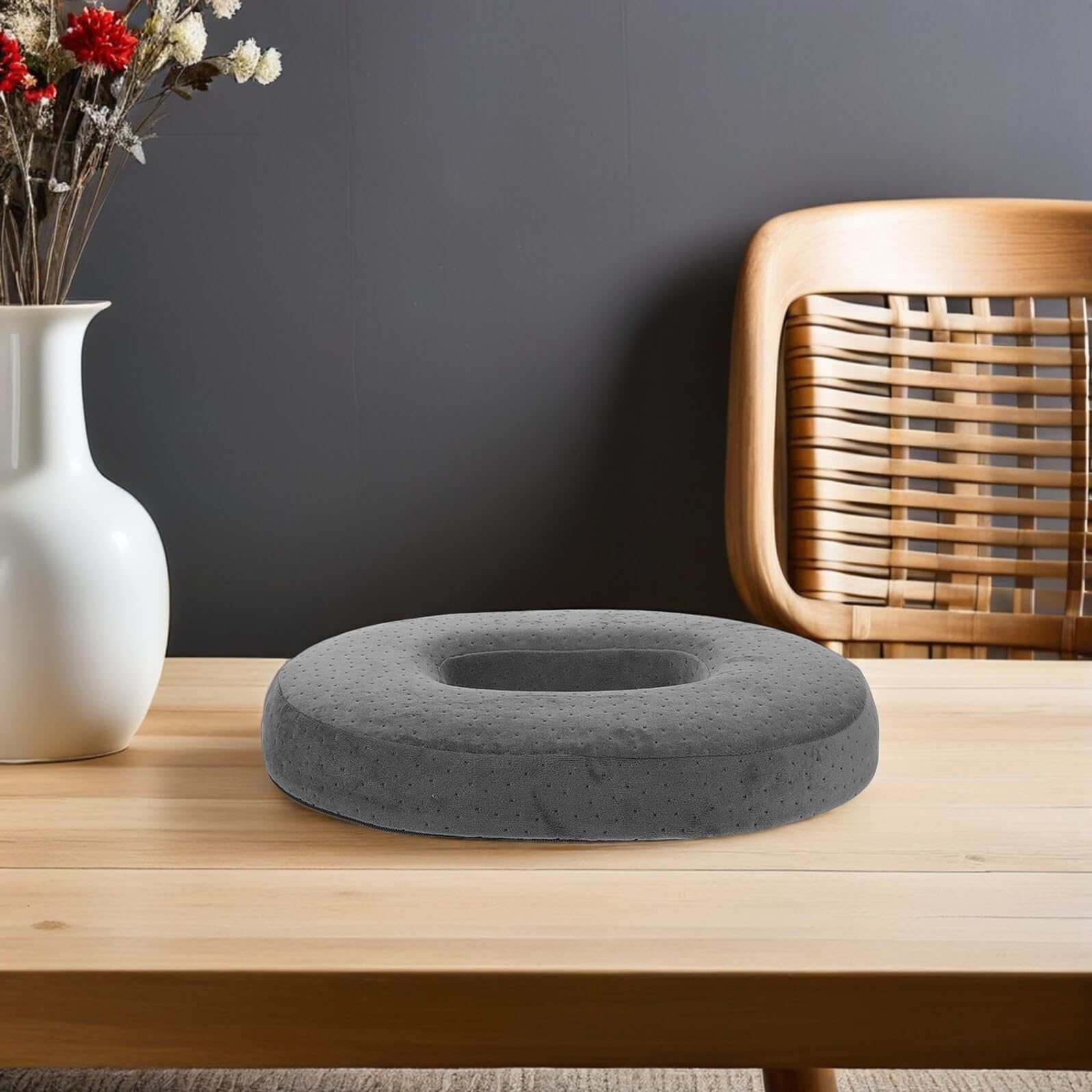Cojín de Asiento Ovalado 43X35X7 CM de Espuma Viscoelástica con Centro Hueco Transpirable Funda de Terciopelo Gris Cojín Portátil para Silla de Oficina Taburete y Silla de