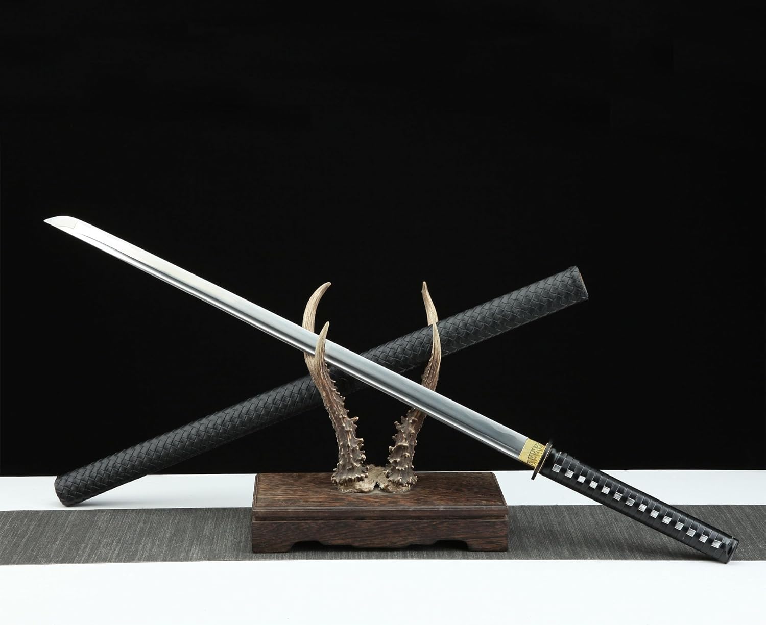 Sauvagine-41.33-Inch Black High-Carbon Steel Handcrafted Samurai Sword, Fully Tang Style Ornamented Display Sword with Scabbard