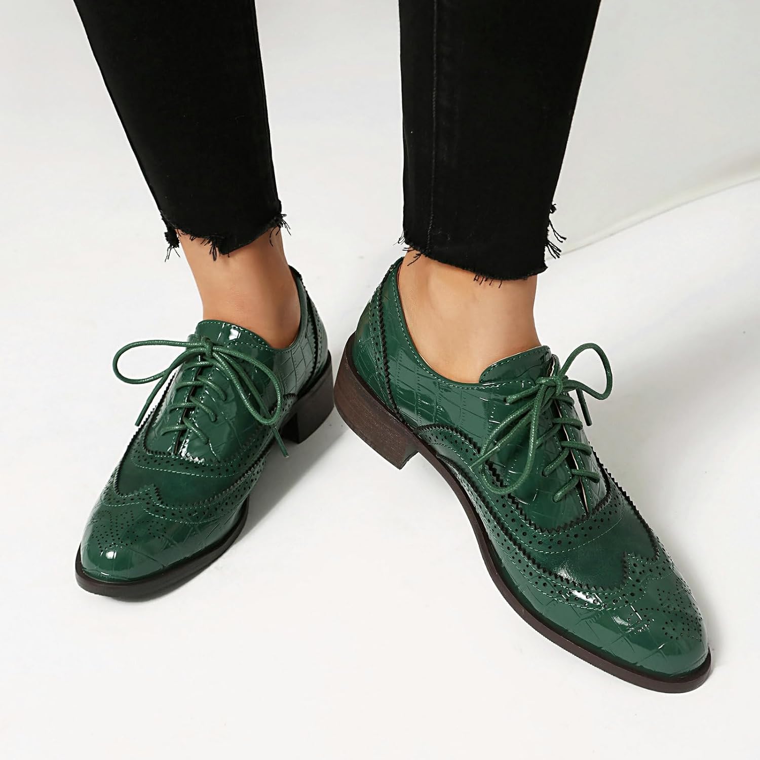 Uniquelly Women's Wingtip Oxford Shoes Lace Up Oxfords Round Toe Chunky Low Heels Casual Work Vintage Brogues Saddle Shoes Pumps