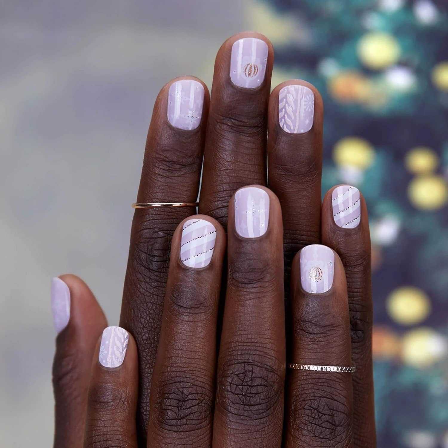 Dashing Diva Gloss Holiday Nail Strips - Ornamental Dream | UV Free, Chip Resistant, Long Lasting Gel Nail Stickers | Contains 32 Nail Wraps, 1 Prep Pad, 1 Nail File