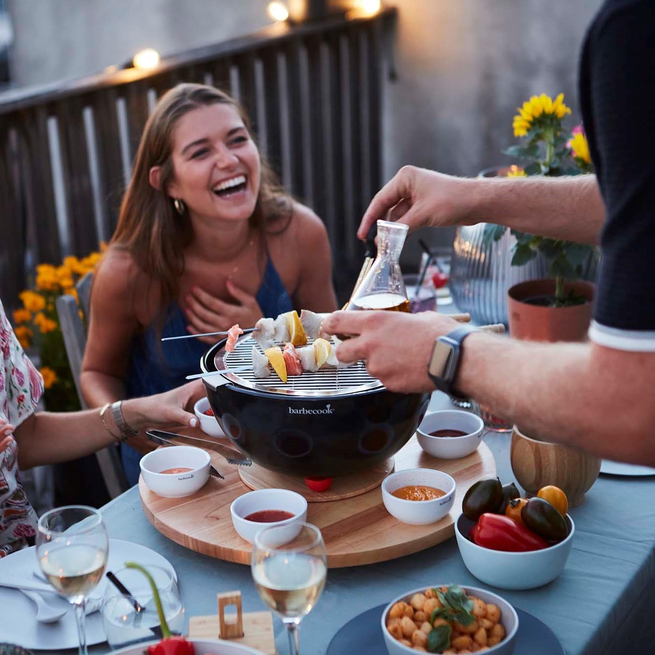 Barbecook Joya Holzkohlegrill Tischgrill geeignet für Balkon als Outdoor Camping-Grill, Schwarz