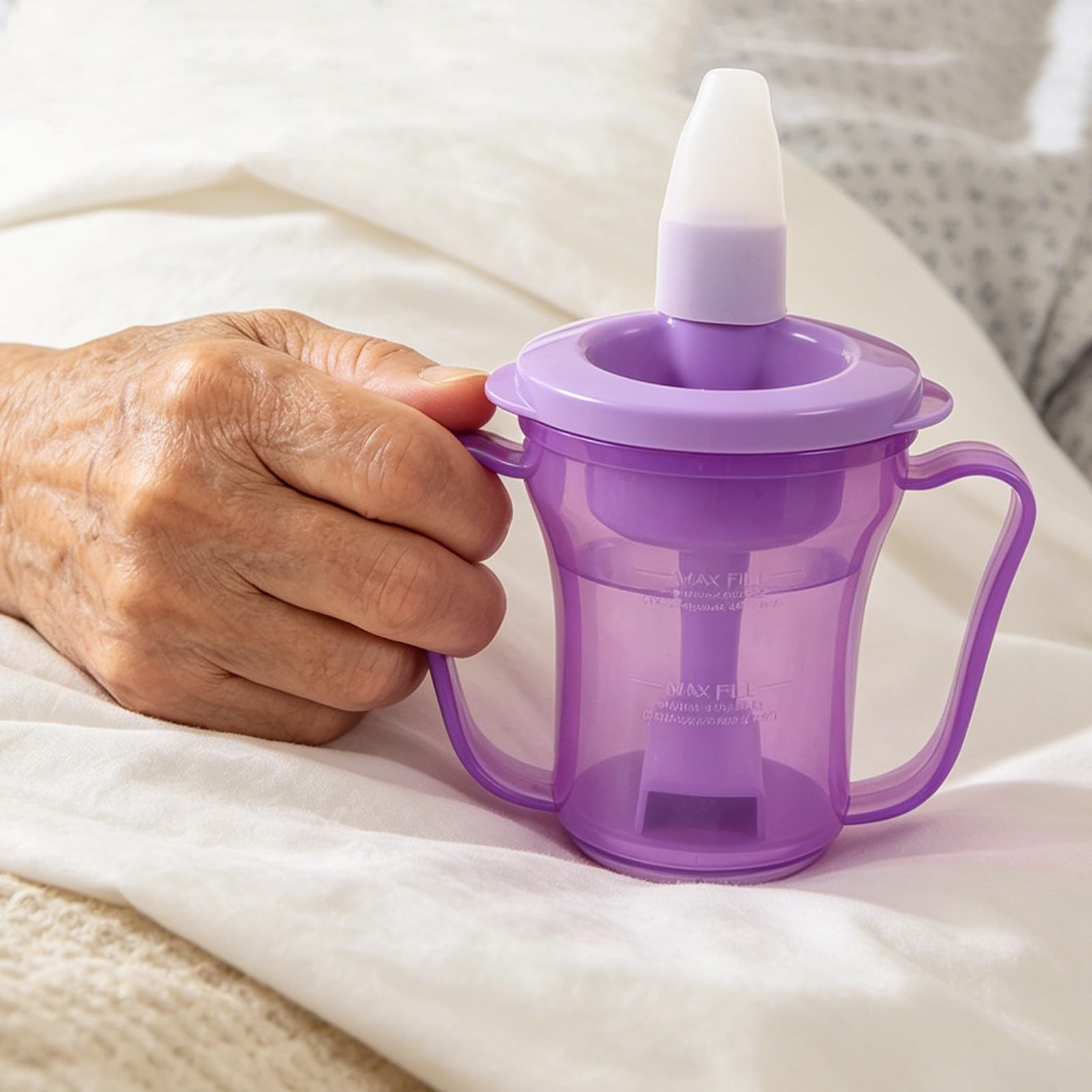 Totority Auslaufsicherer Trinkbecher aus Kunststoff 250ml mit Einfachem Griff und Einhandstabilität für Senioren und Schlaganfallpatienten zur Pflege und Bettgebrauch