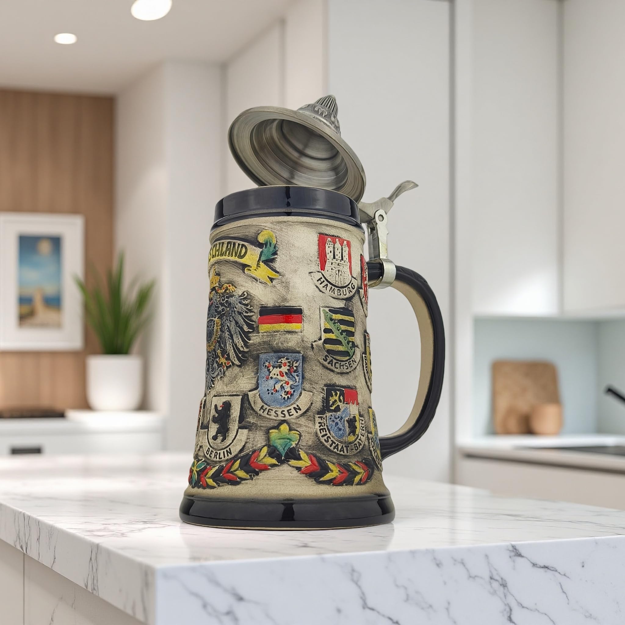 Bierkrug mit Deckel 0,7L – Steinkrug mit Deutschland-Motiv und Bundesländer-Design – Geschenkidee für Männer, Bierliebhaber & Sammler (Rustikal Grau)