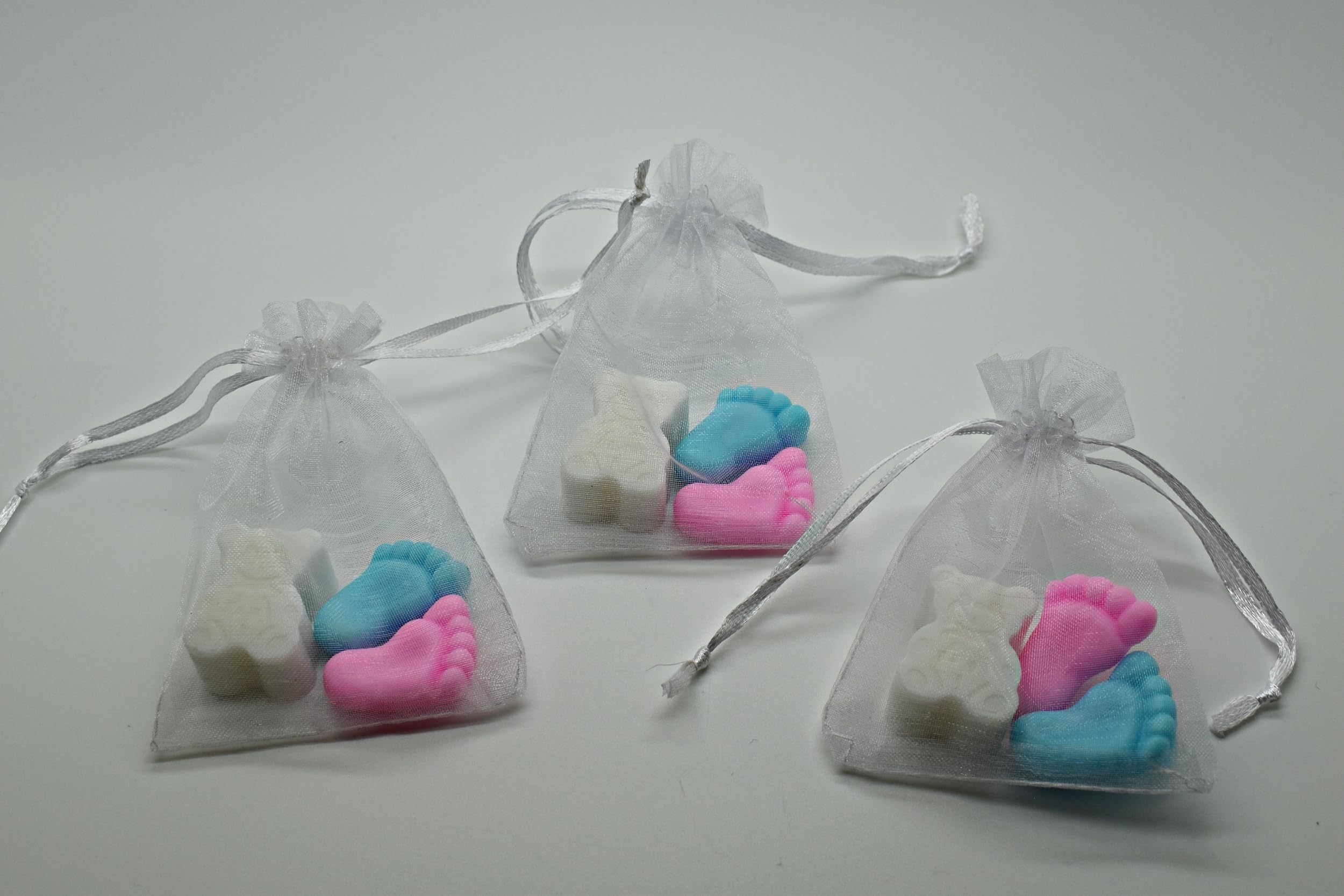 20 x Teddy & Tiny Feet Soap Baby Shower Favours Guest Gifts with organza bags kit (White/Pink/Blue)