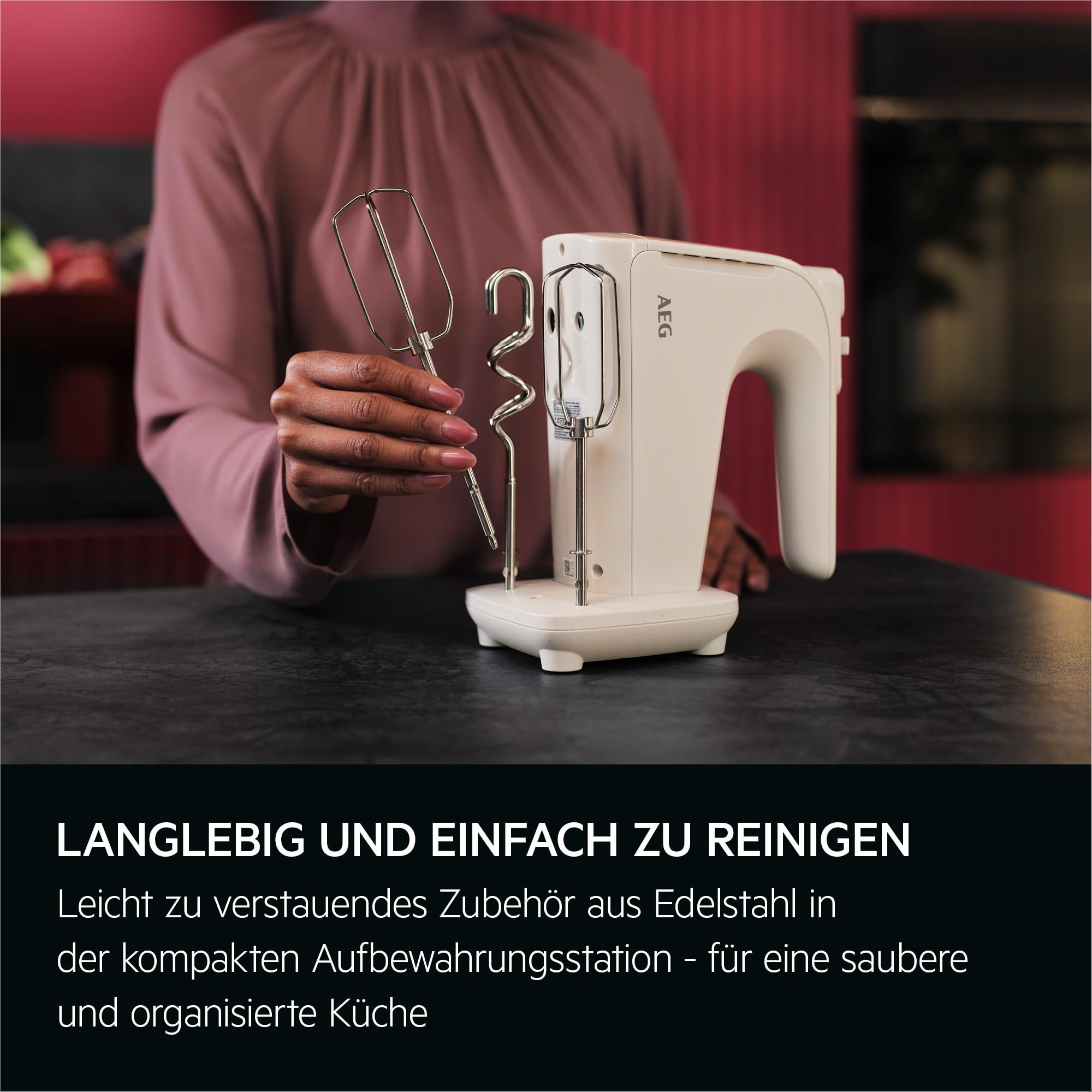 AEG Handmixer, 5 Geschwindigkeitsstufen, Turbo-Funktion für Höchstleistung, Auswurftaste, 2 Rührbesen, 2 Knethaken, Zubehörstation, spülmaschinenfest, 500 Watt, 1,2 m Kabel, weiß, AHM4W