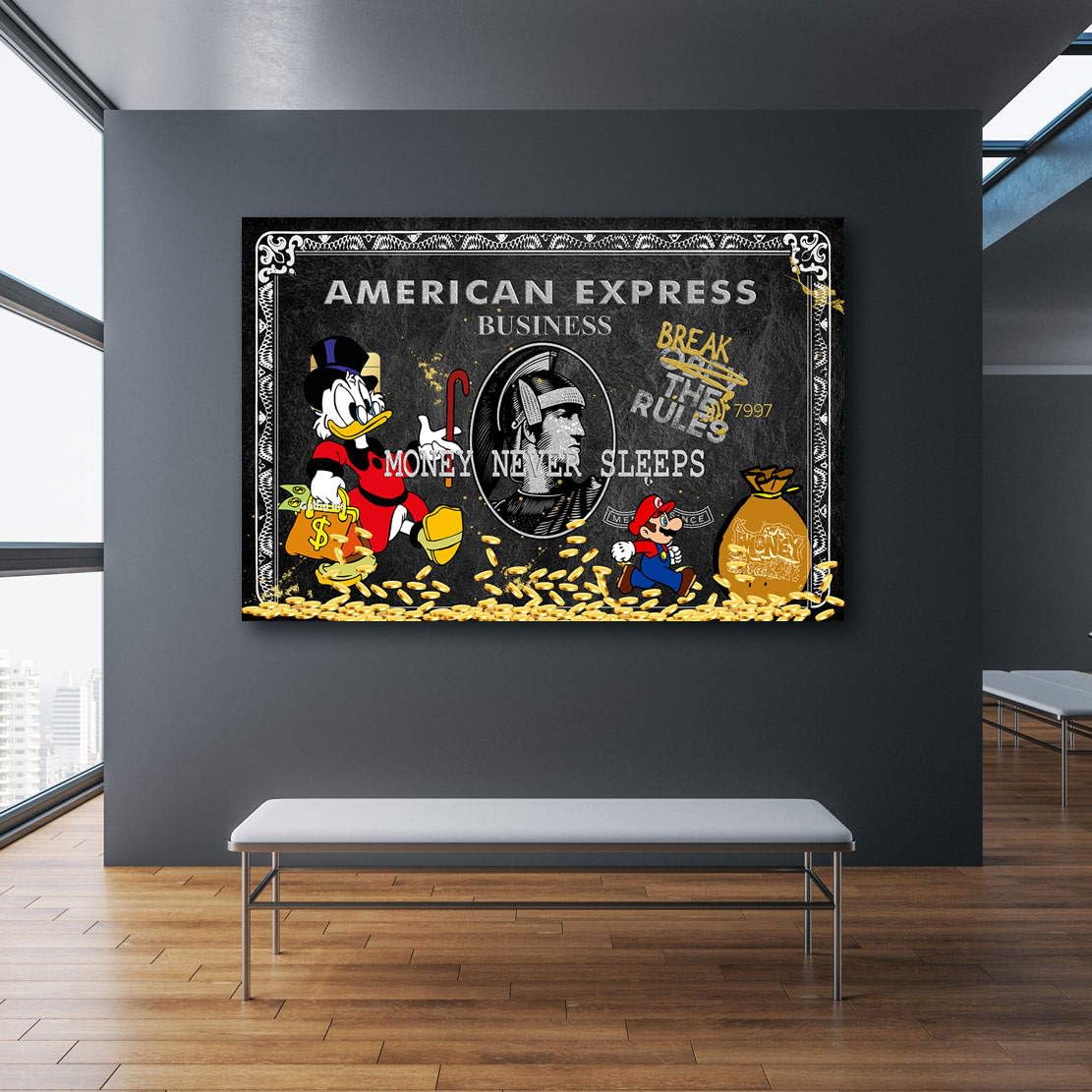 Kunstgestalten24 | Amex Pop Art Wandbild auf Leinwand mit Dagobert & Mario – Street Art Motiv mit „Money Never Sleeps“ Schriftzug – Luxus Deko für Büro, Wohnzimmer | 120x80cm, 2cm Rahmentiefe