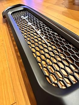 Amazon.co.jp: ジムニー JB64W JB74W フロントグリル 筆記体エンブレム Amazon.co.jp: ジムニー JB64W JB74W フロントグリル 筆記体エンブレム