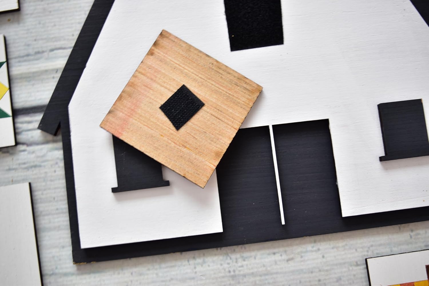 Barn with Wooden Quilt Square Design Cutout Unfinished Wood Shape Style, Interchangeable Sign and Wreath Kit Quilting Blocks