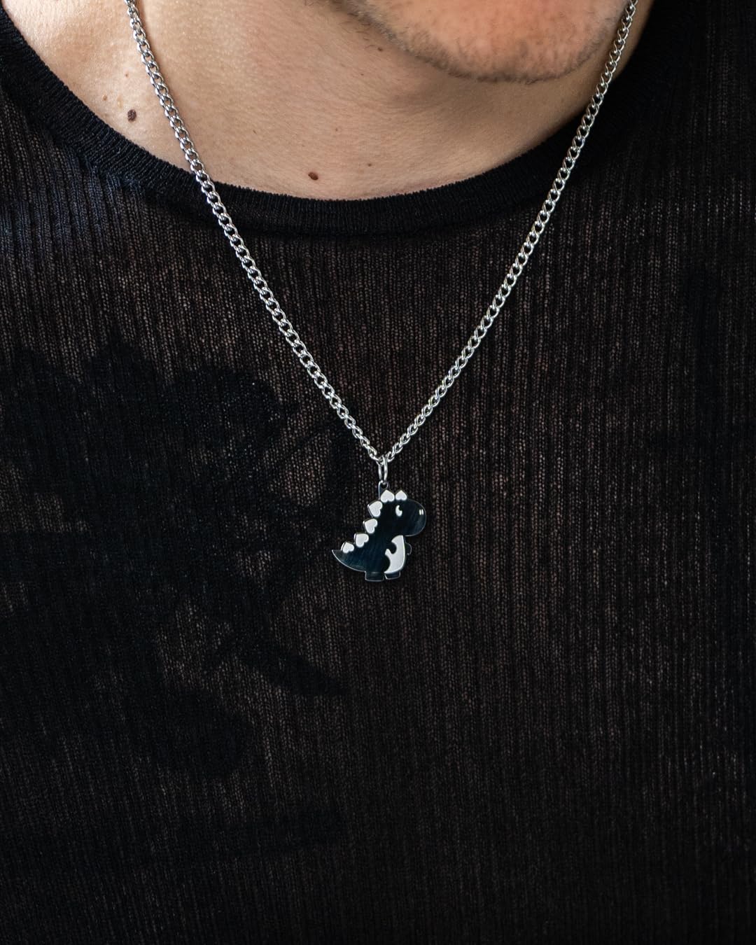 Dinosaurier Kette mit Anhänger für Herren und Damen - Streetwear Cuban Halskette mit Dino T-Rex Anhänger aus Edelstahl und 18K Gold - Wasserfeste Kette - 50-55cm Länge verstellbar